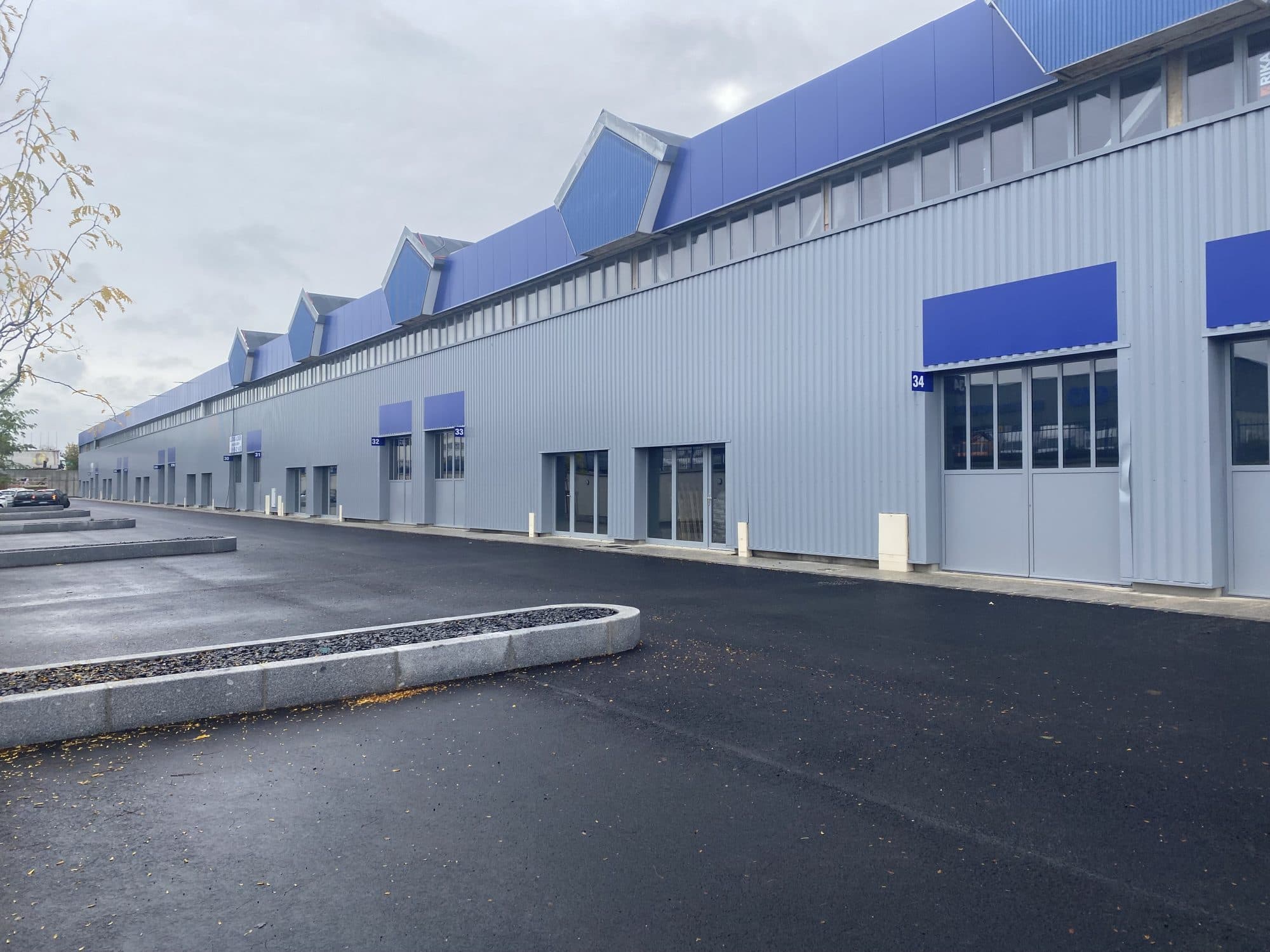 À louer – Cellule commerciale 260 m² – Vaux-le-Pénil (proche Melun) — photo 2