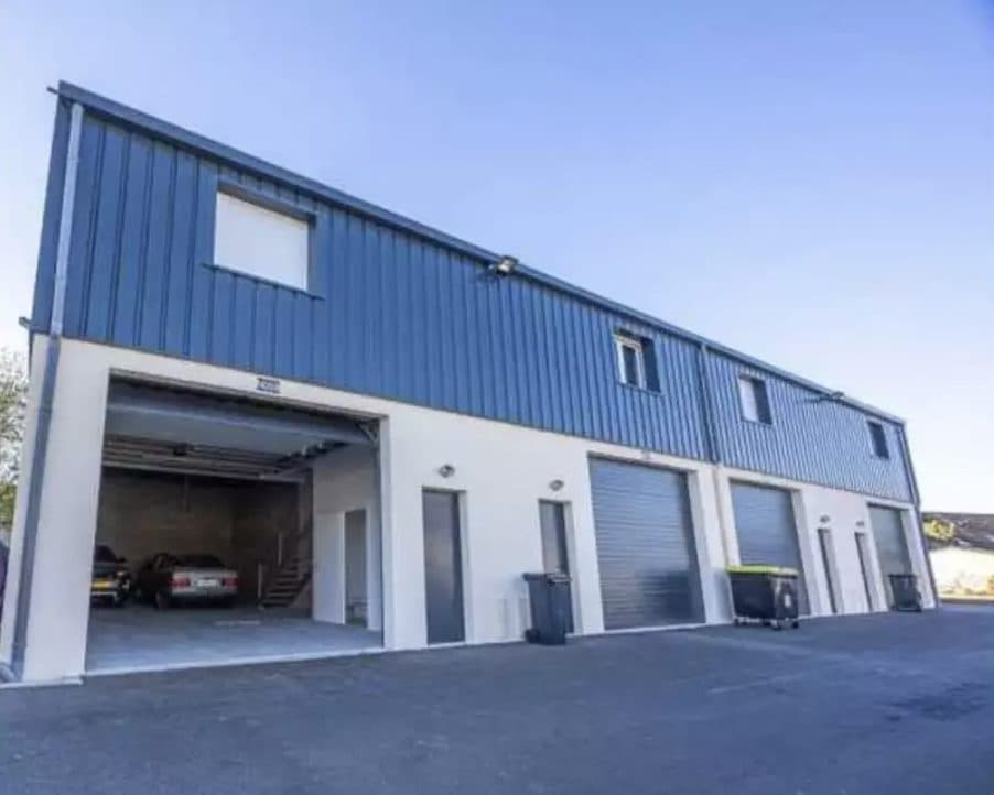 À louer – Local professionnel 100 m² – Ozoir-la-Ferrière (proche Melun)