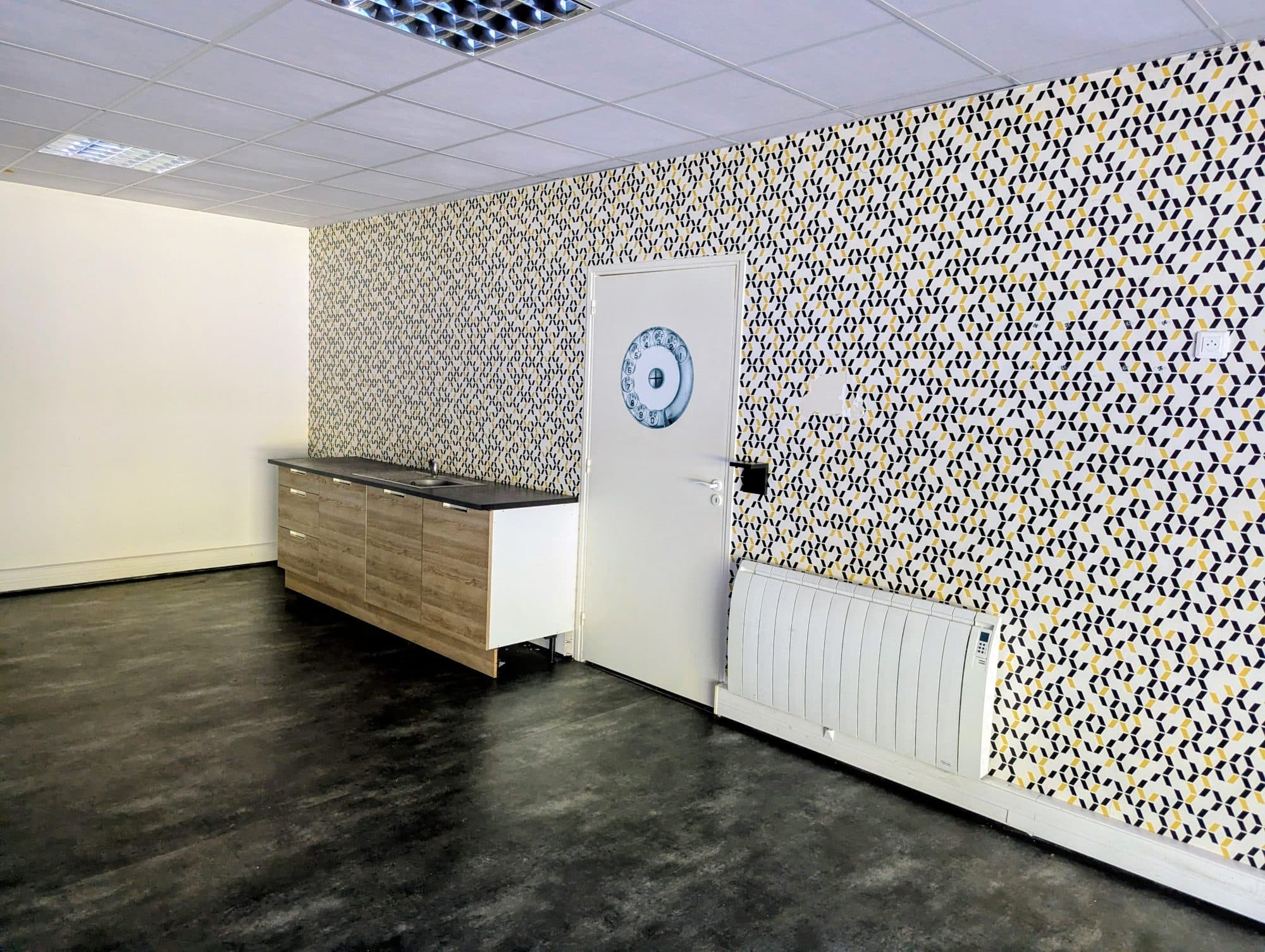 Bureaux et atelier proche Autoroute — photo 3