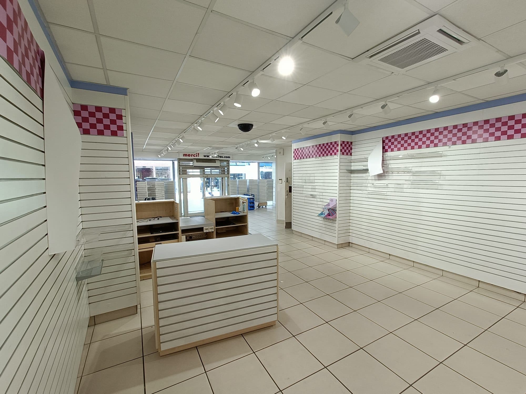 Local Commercial - Emplacement N°1 — photo 3