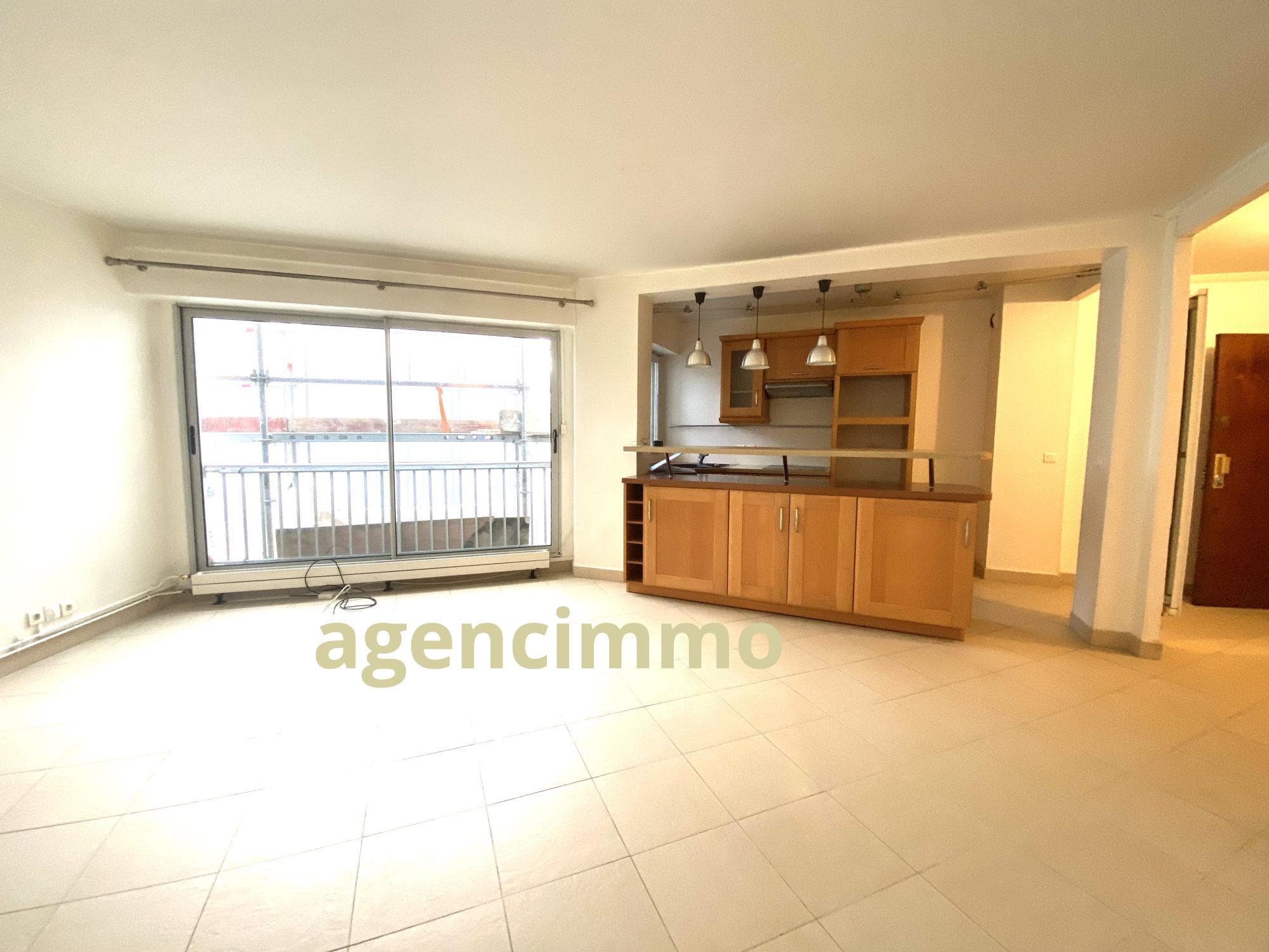 TRES BEAU 3 PIECES ET GRANDE TERRASSE — photo 2