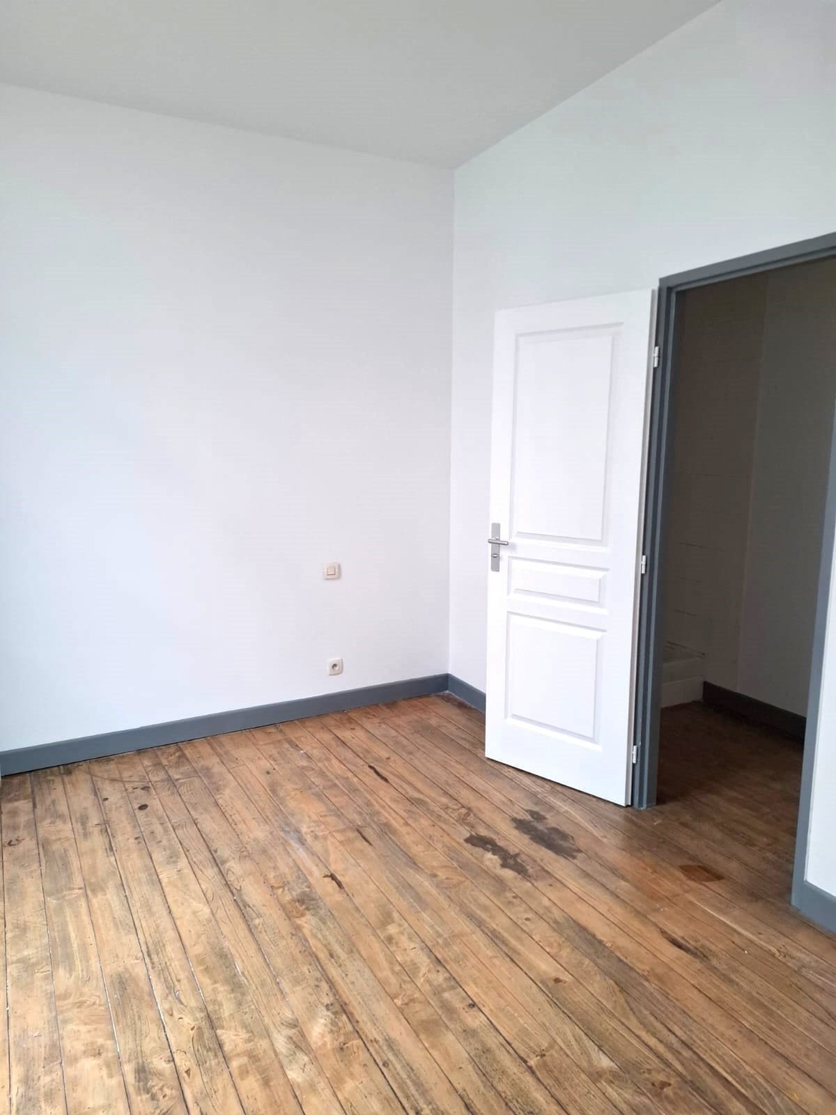 HYPER CENTRE - APPARTEMENT T2 DE 45 M2 ENV, CHARME, AU CALME, VUE SUR COUR. — photo 3