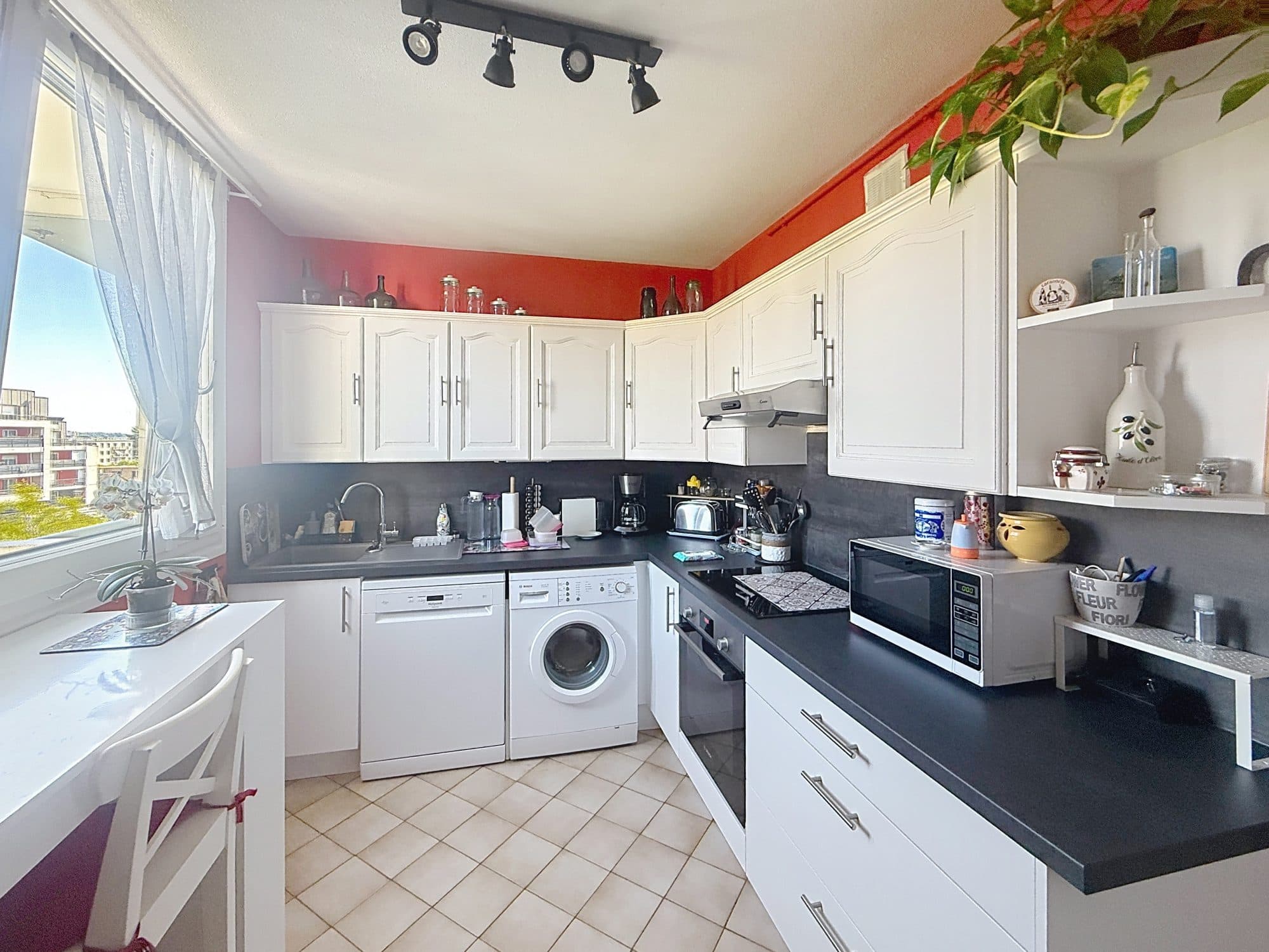 APPARTEMENT TYPE 4 PLEIN SUD VUE DEGAGEE — photo 3