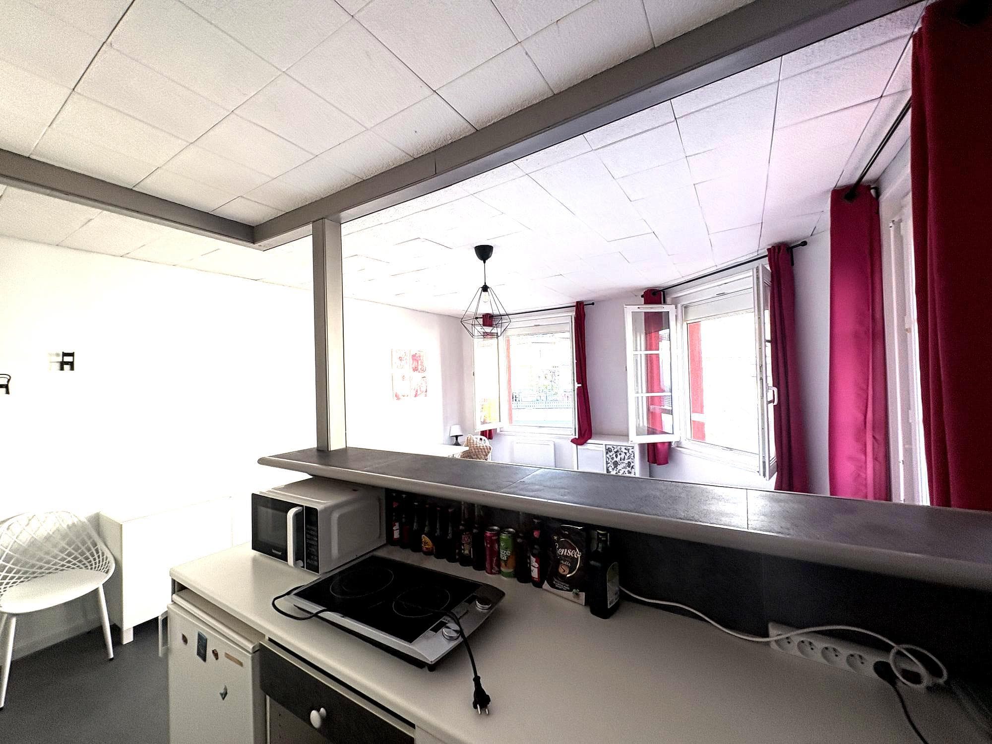 SUPERBE STUDIO EQUIPÉ EMPLACEMENT RARE — photo 3