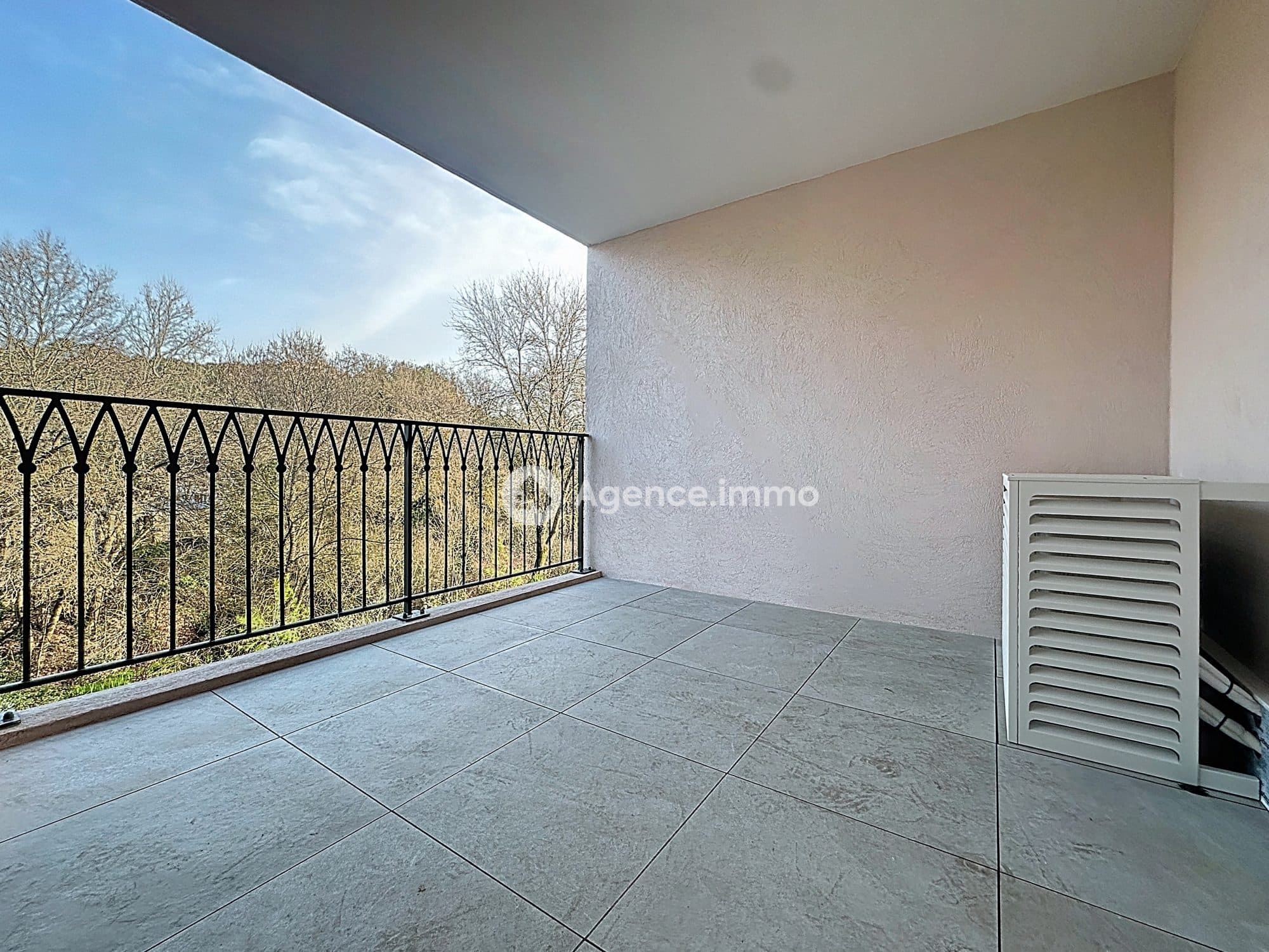 Beau T3 avec terrasse — photo 2