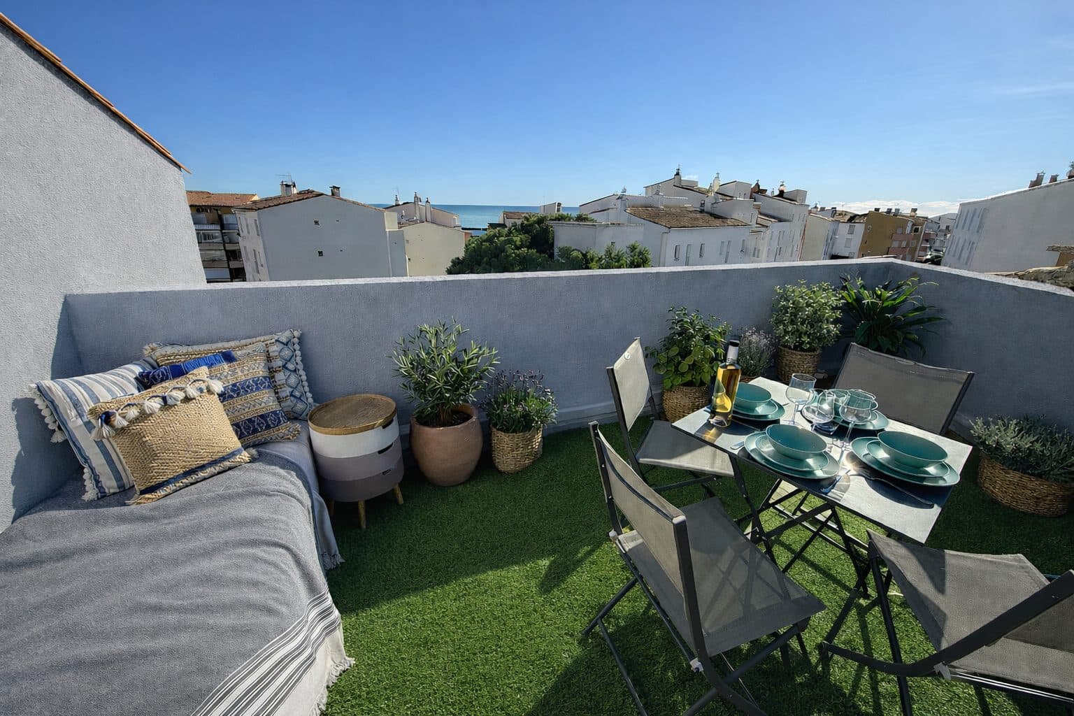 Triplex vue mer avec terrasses, piscine, tennis et garage – Exclusivité