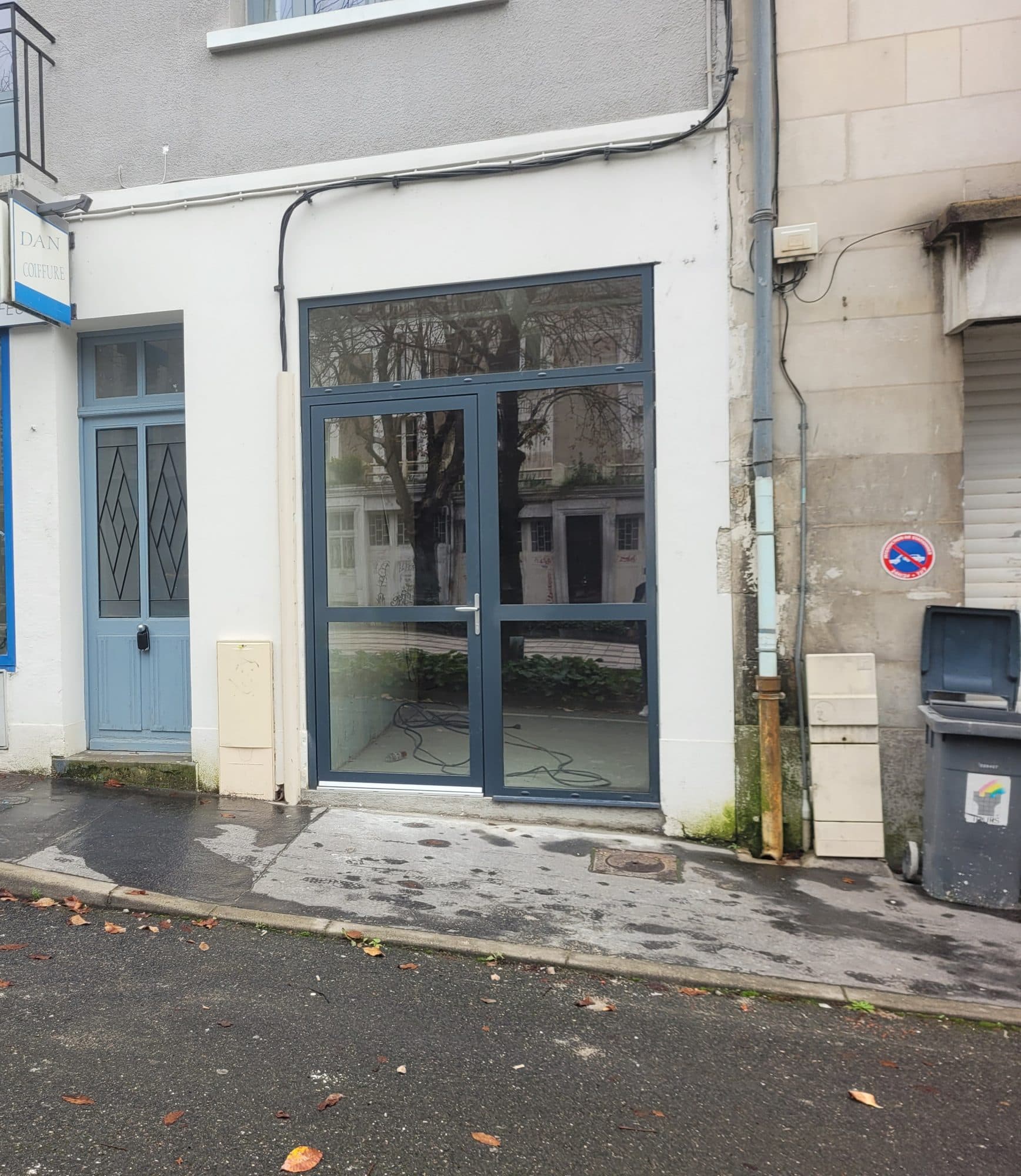 MURS COMMERCIAUX