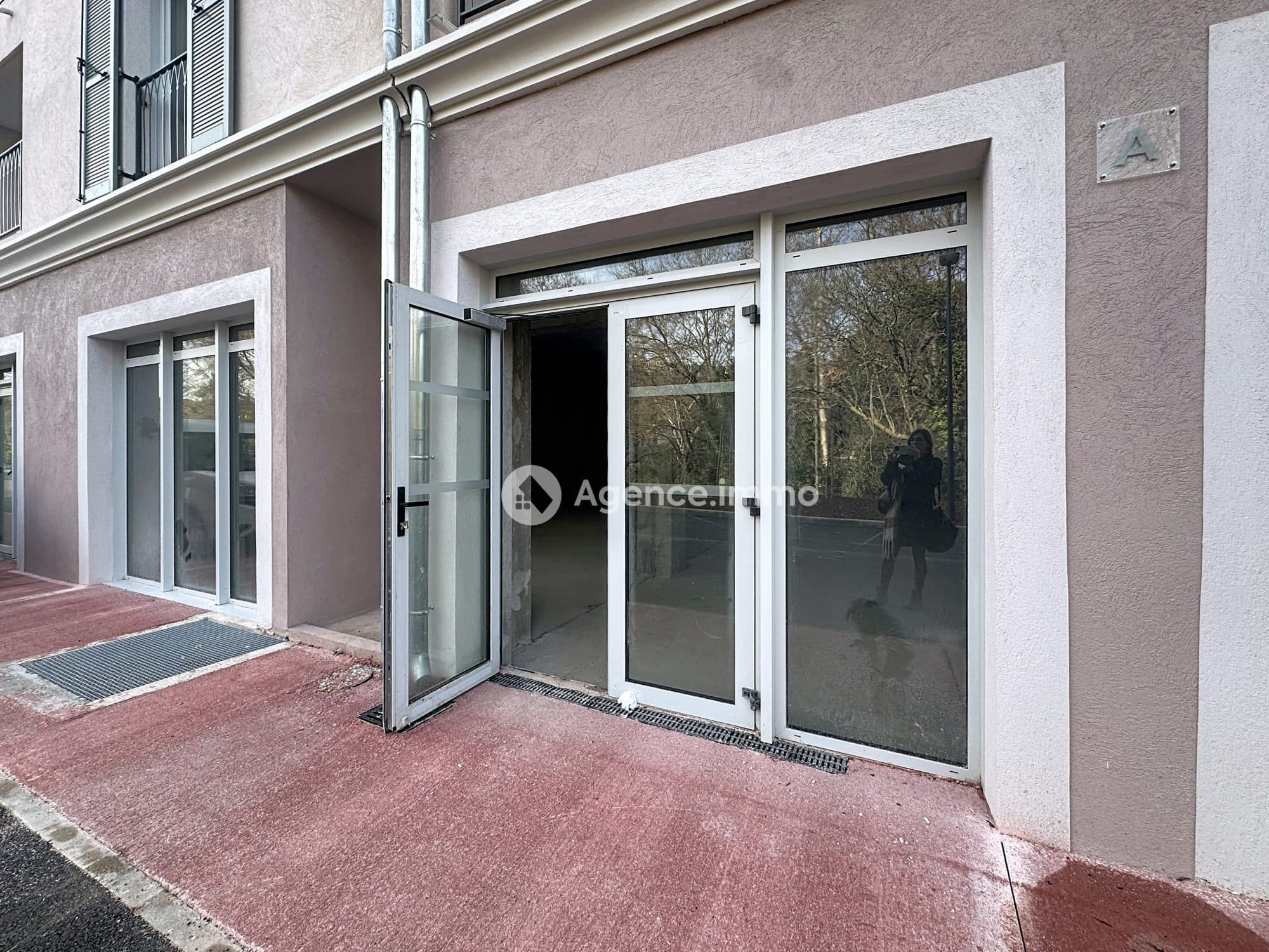 Grand local commercial — photo 3