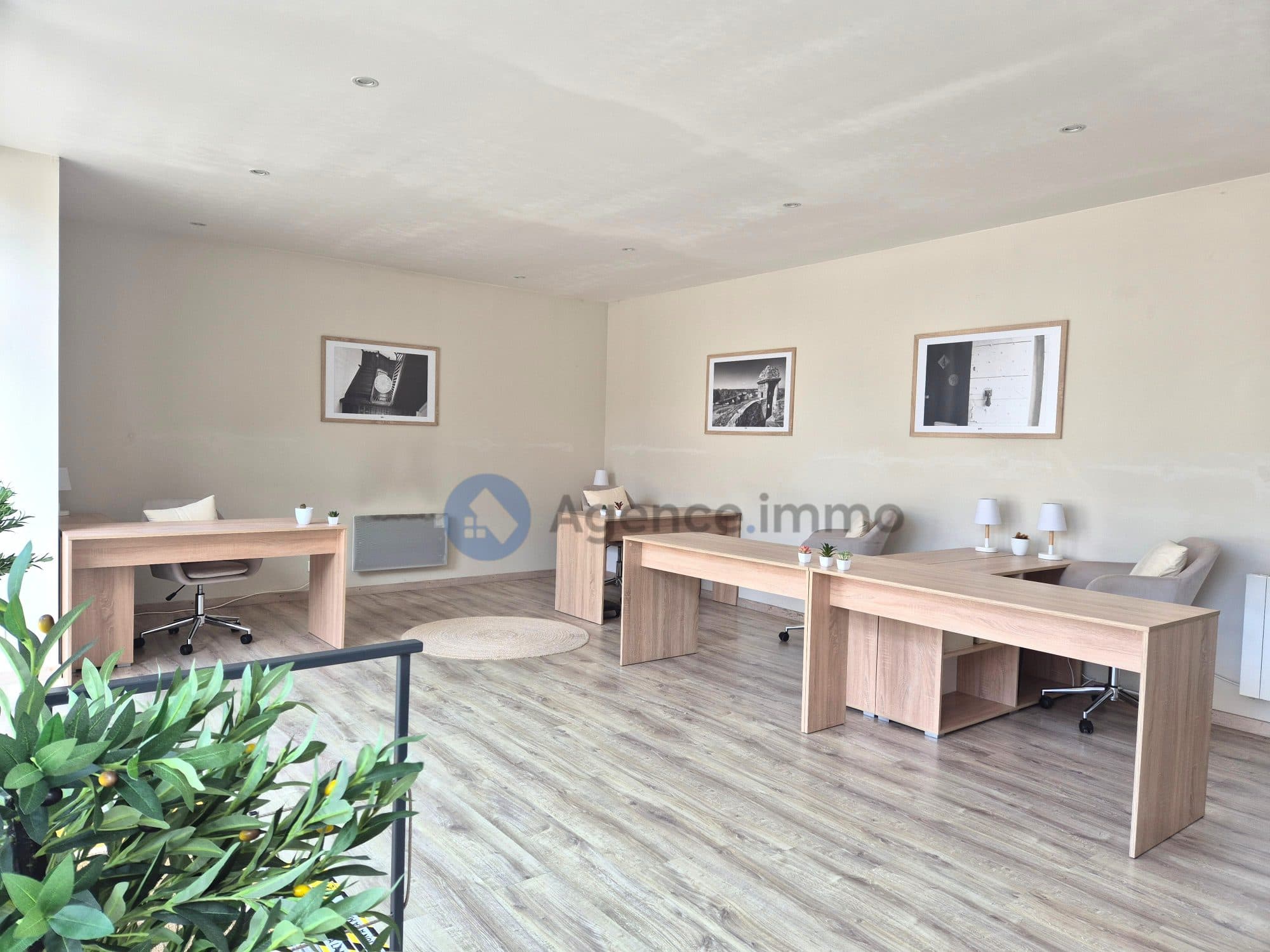 NAVARRENX - COEUR DE VILLE - A VENDRE MURS LOCAL COMMERCIAL A VENDRE - 52M2 - BELLE VITRINE — photo 2