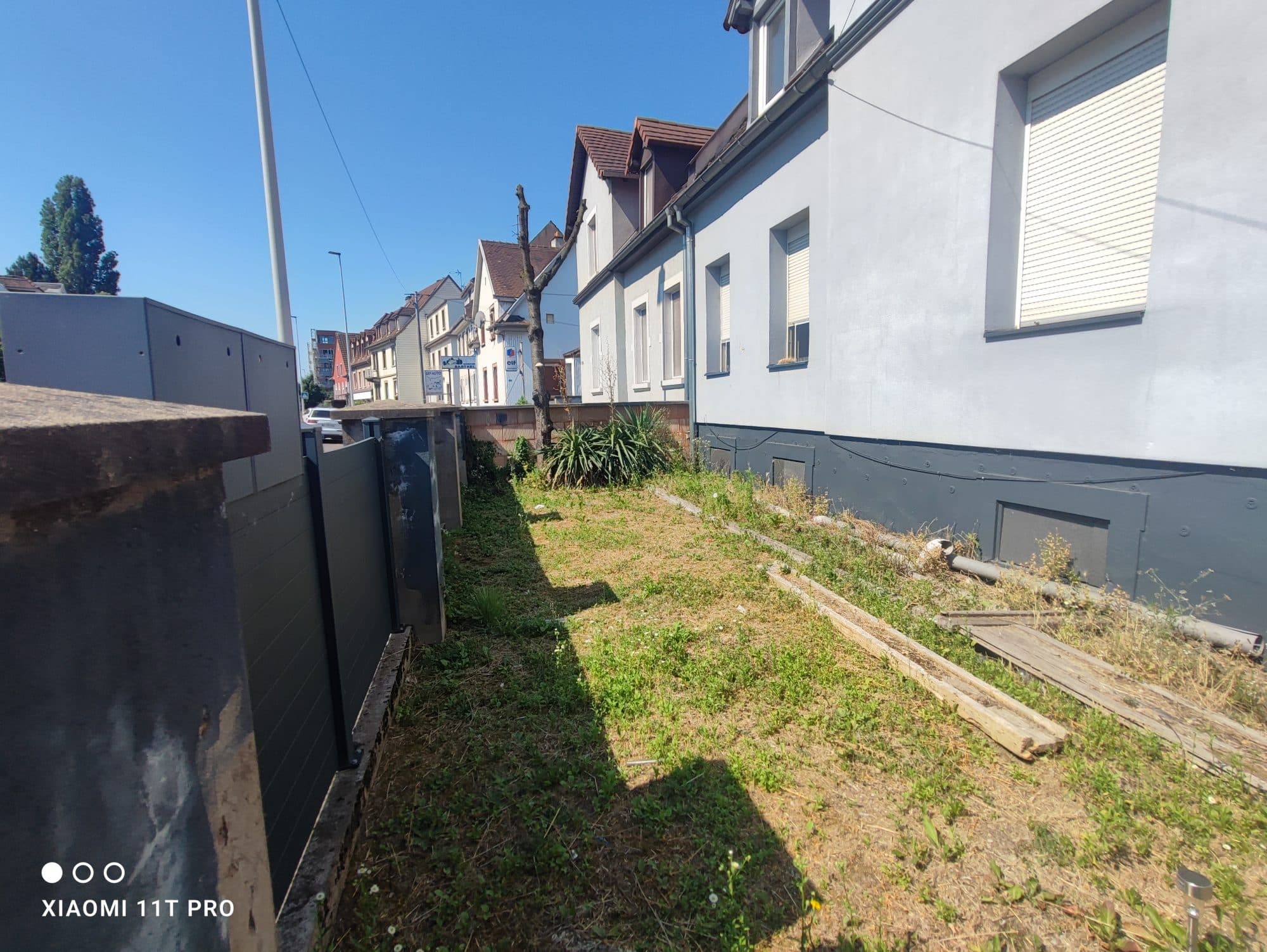 IMMEUBLE AVEC DEUX APPARTEMENTS 3 GARAGES ET TERRAIN CONSTRUCTIBLE — photo 2