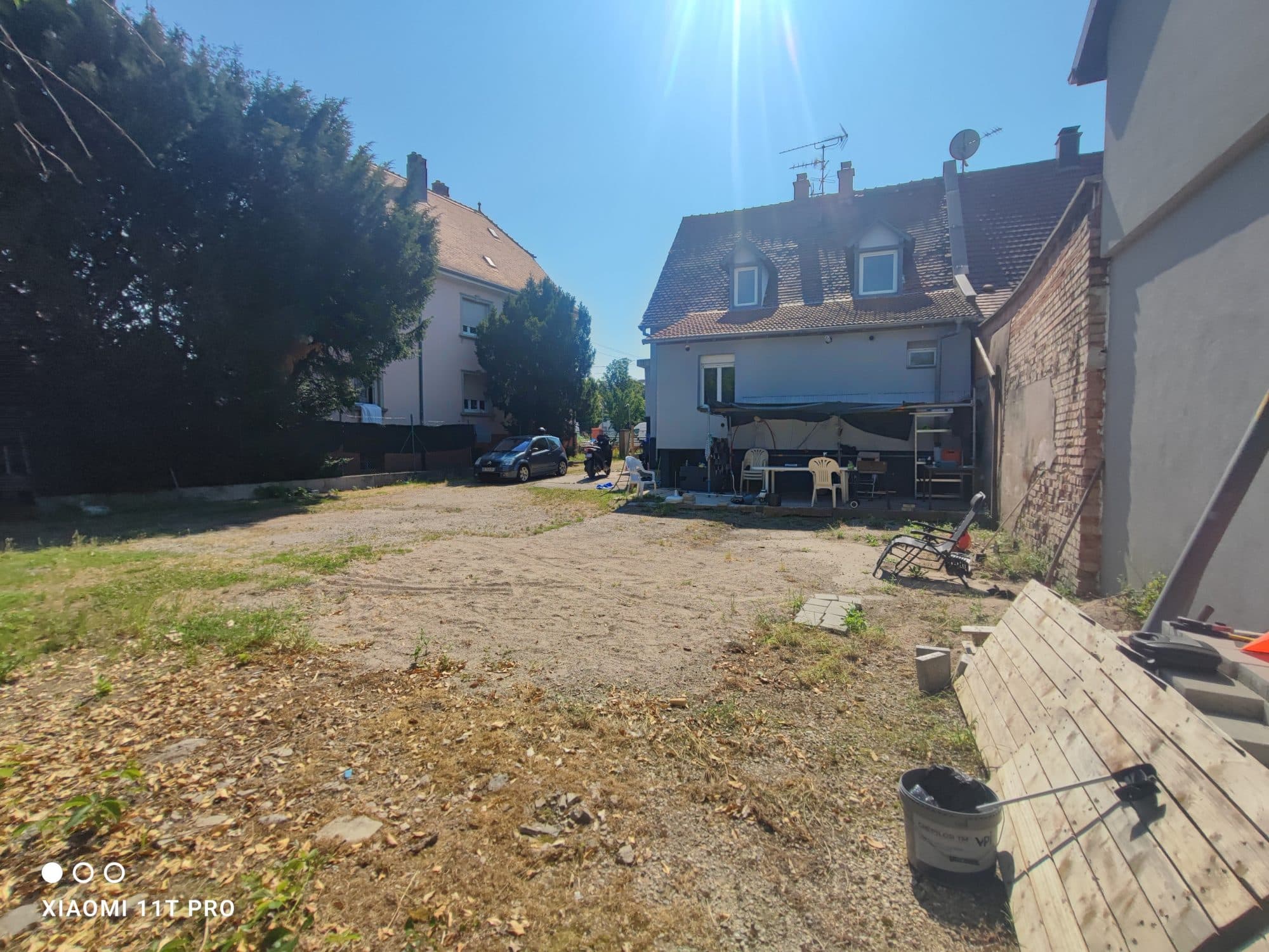 IMMEUBLE AVEC DEUX APPARTEMENTS 3 GARAGES ET TERRAIN CONSTRUCTIBLE — photo 3