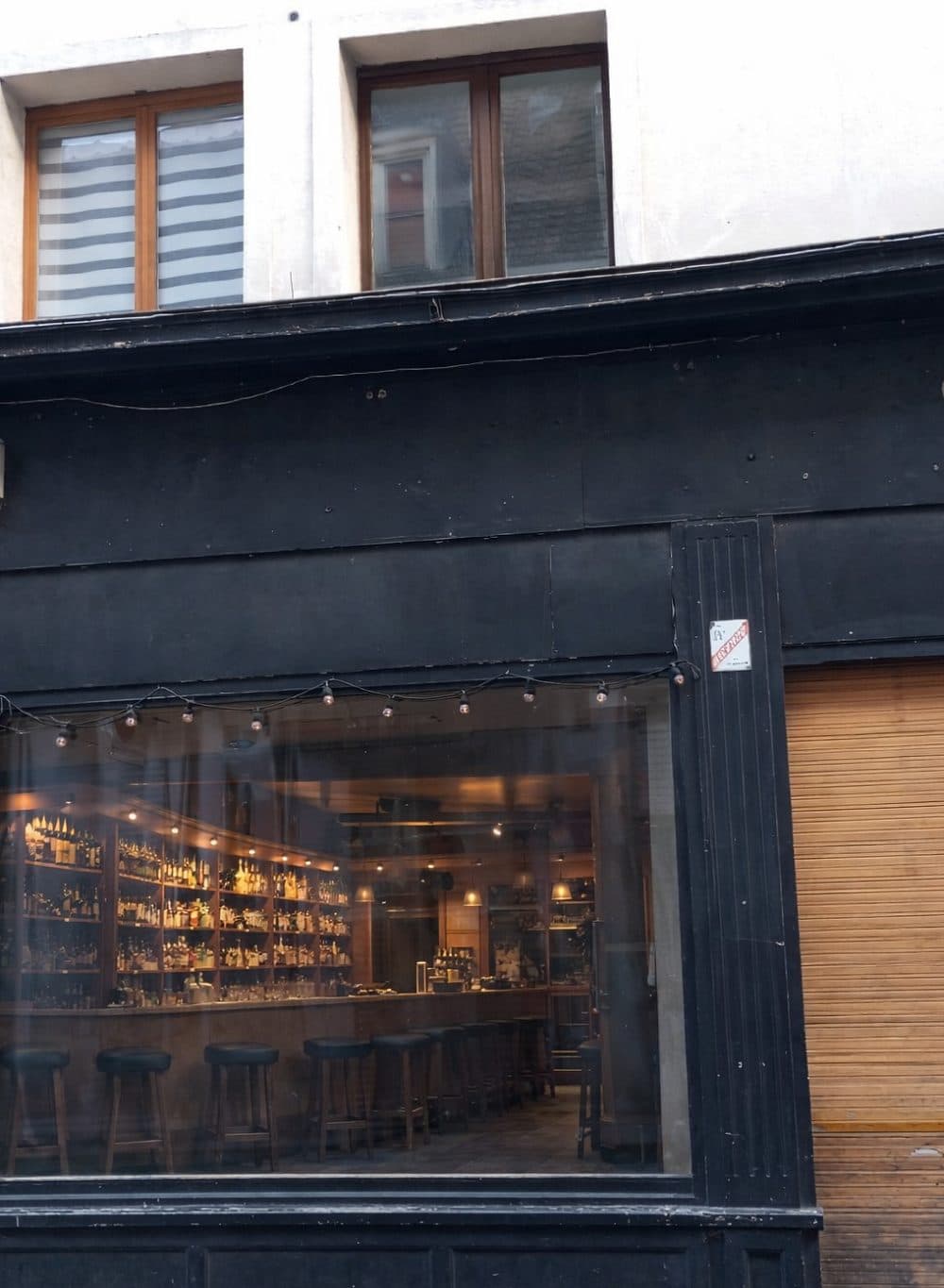 Immeuble de rapport ; Bar à thème (libre) + un grand studio + un duplex+ autres possibilités