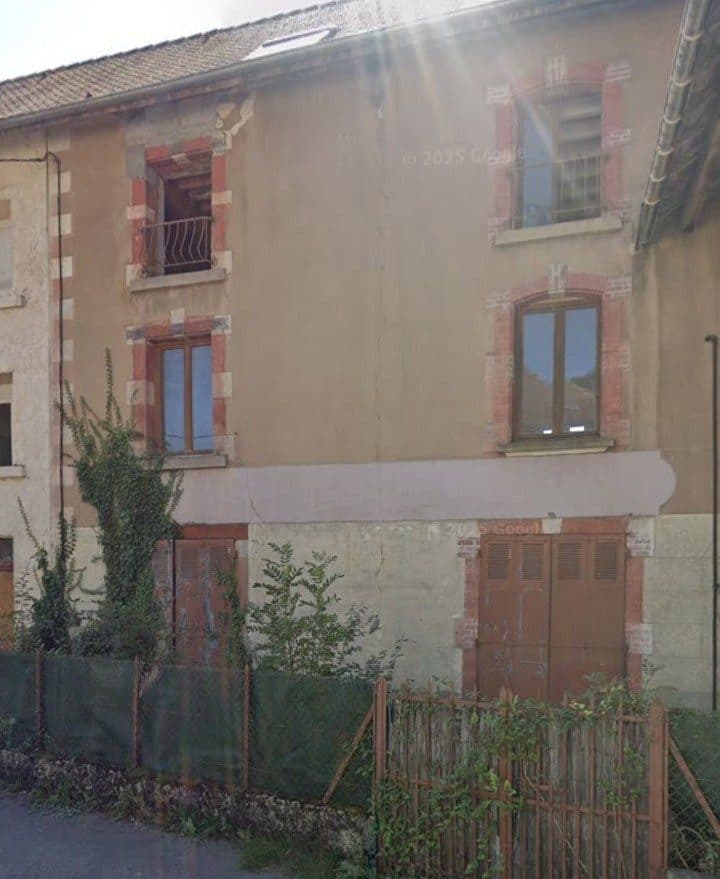 38620 Saint Bueil, à vendre une maison à renover avec possibilité de créer 4 appartements