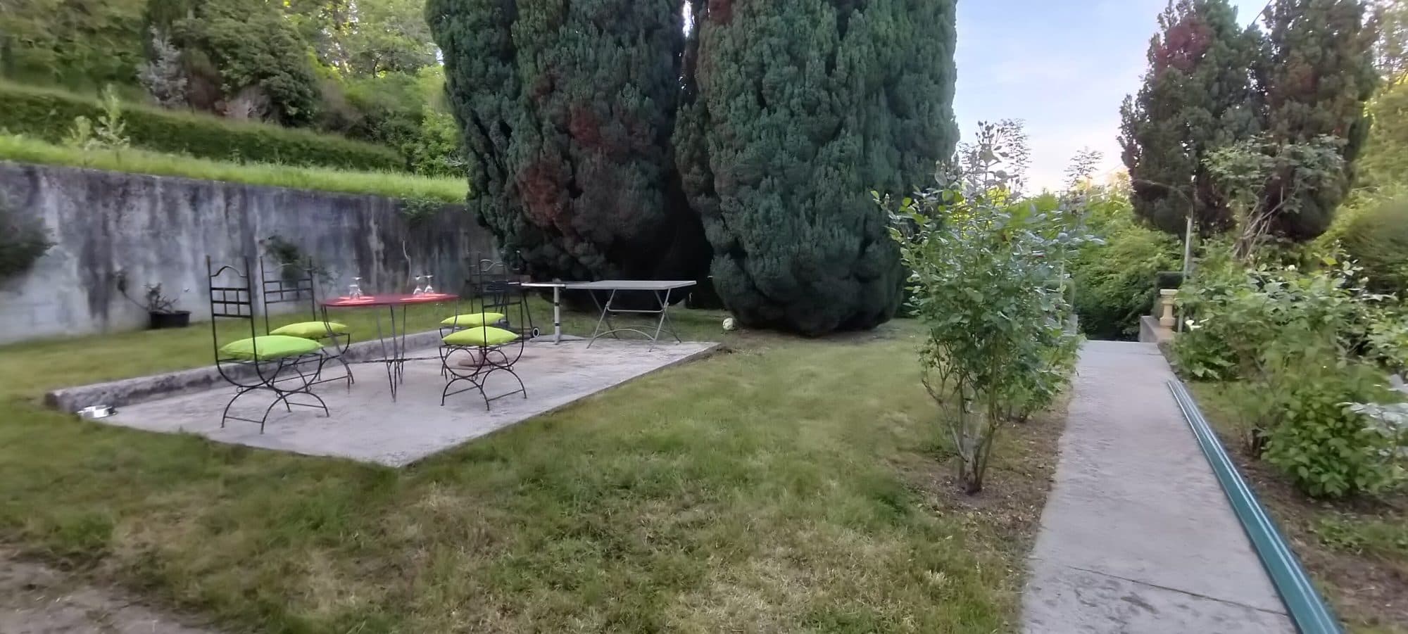 MAISON DEUX CHAMBRES AVEC JARDIN — photo 3