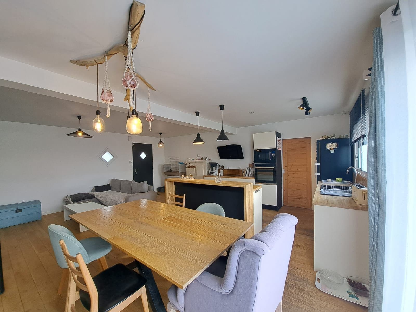 Maison 3 Chambres , grande pièce de vie lumineuse avec son jardin. — photo 2