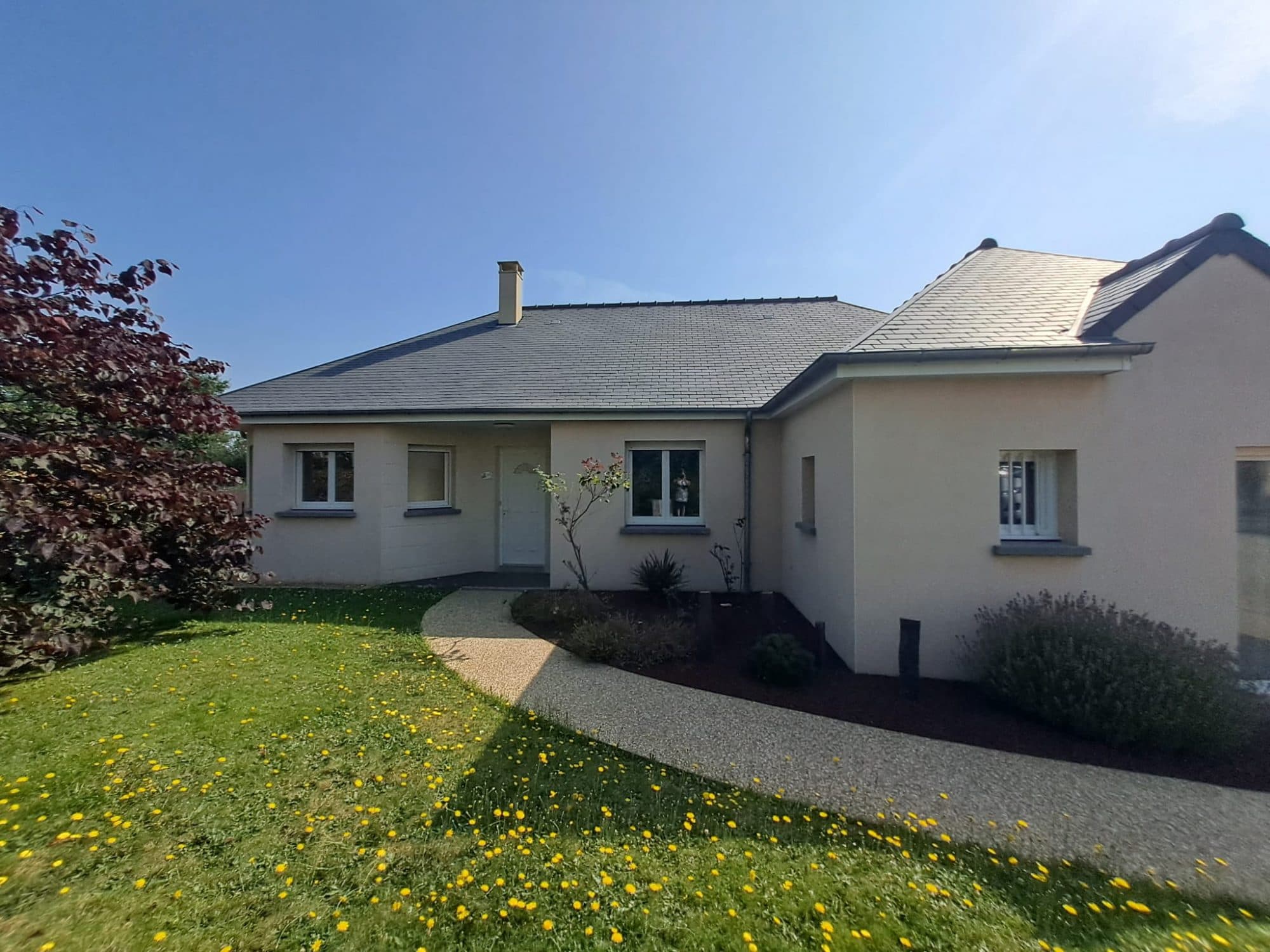 maison contemporaine avec jardin — photo 3