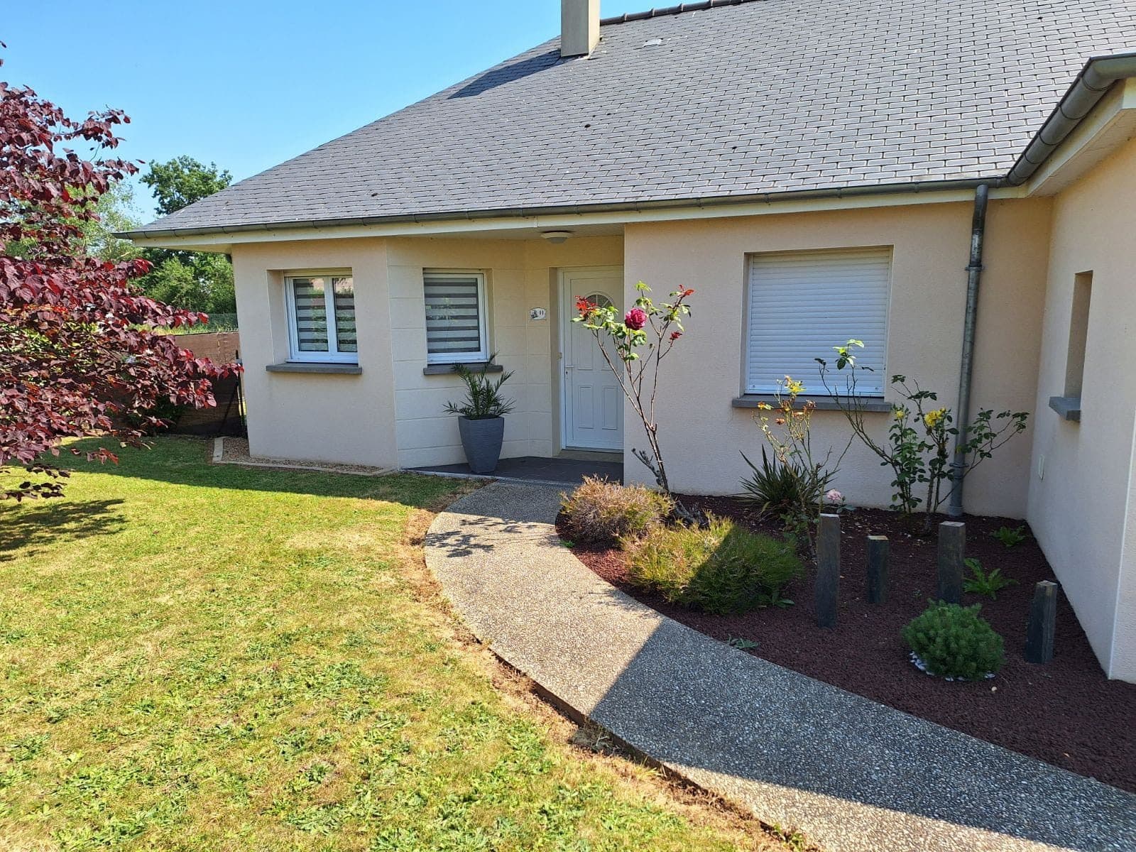 maison contemporaine avec jardin — photo 2