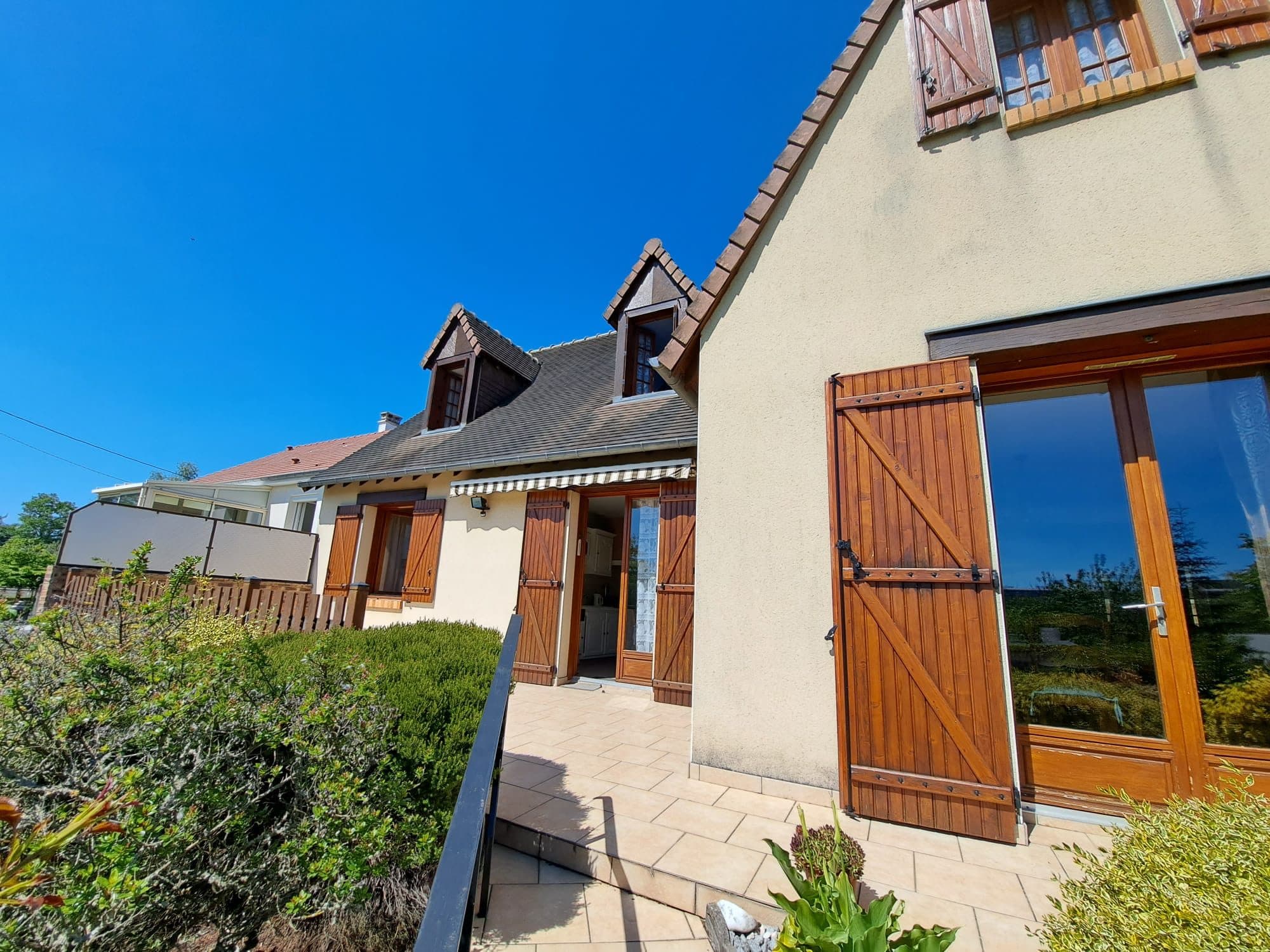Pavillon de 5 chambres avec jardin — photo 2