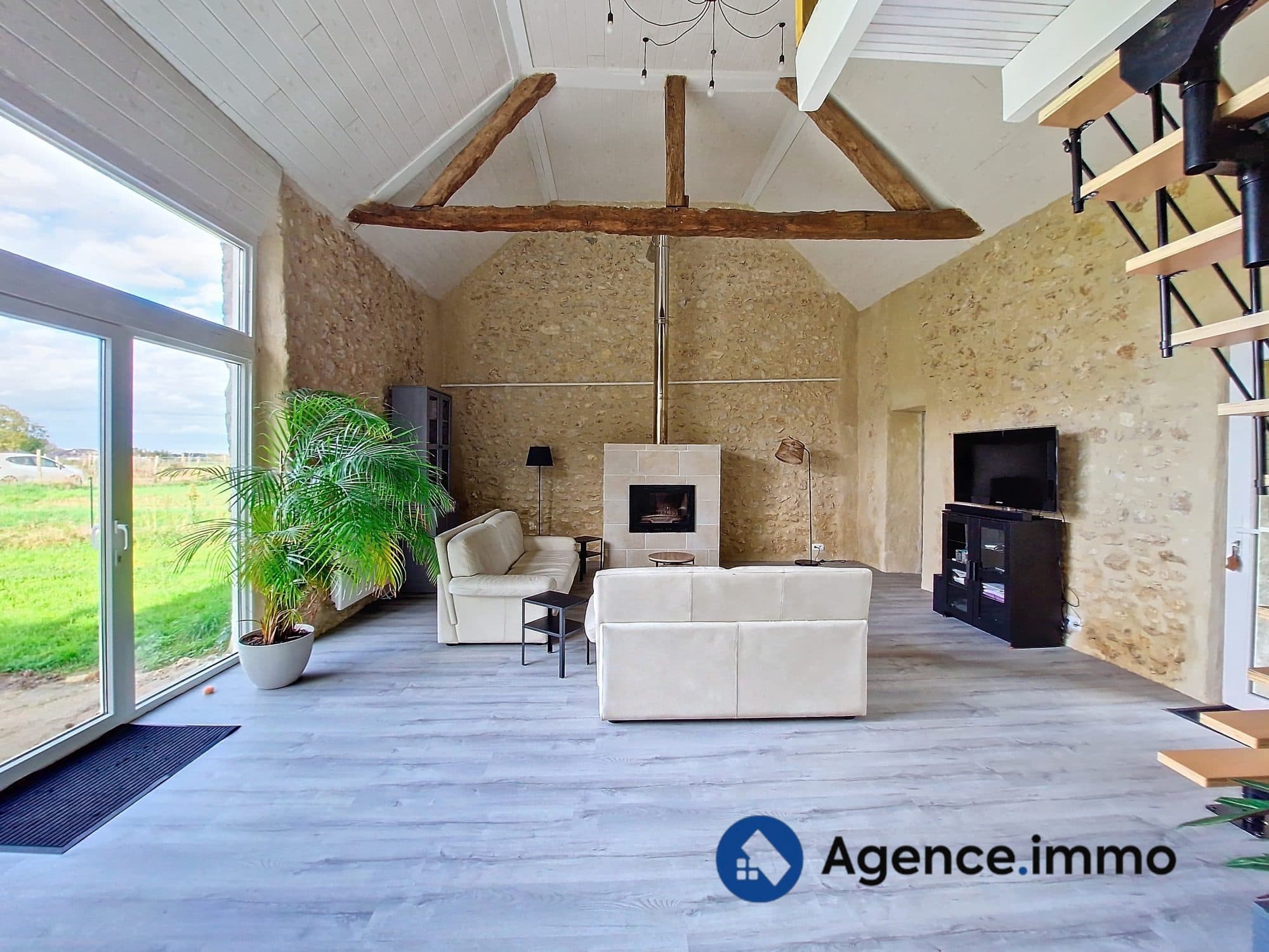 GRANGE ENTIEREMENT RENOVEE SUR TERRAIN DE 8990 M2 — photo 3