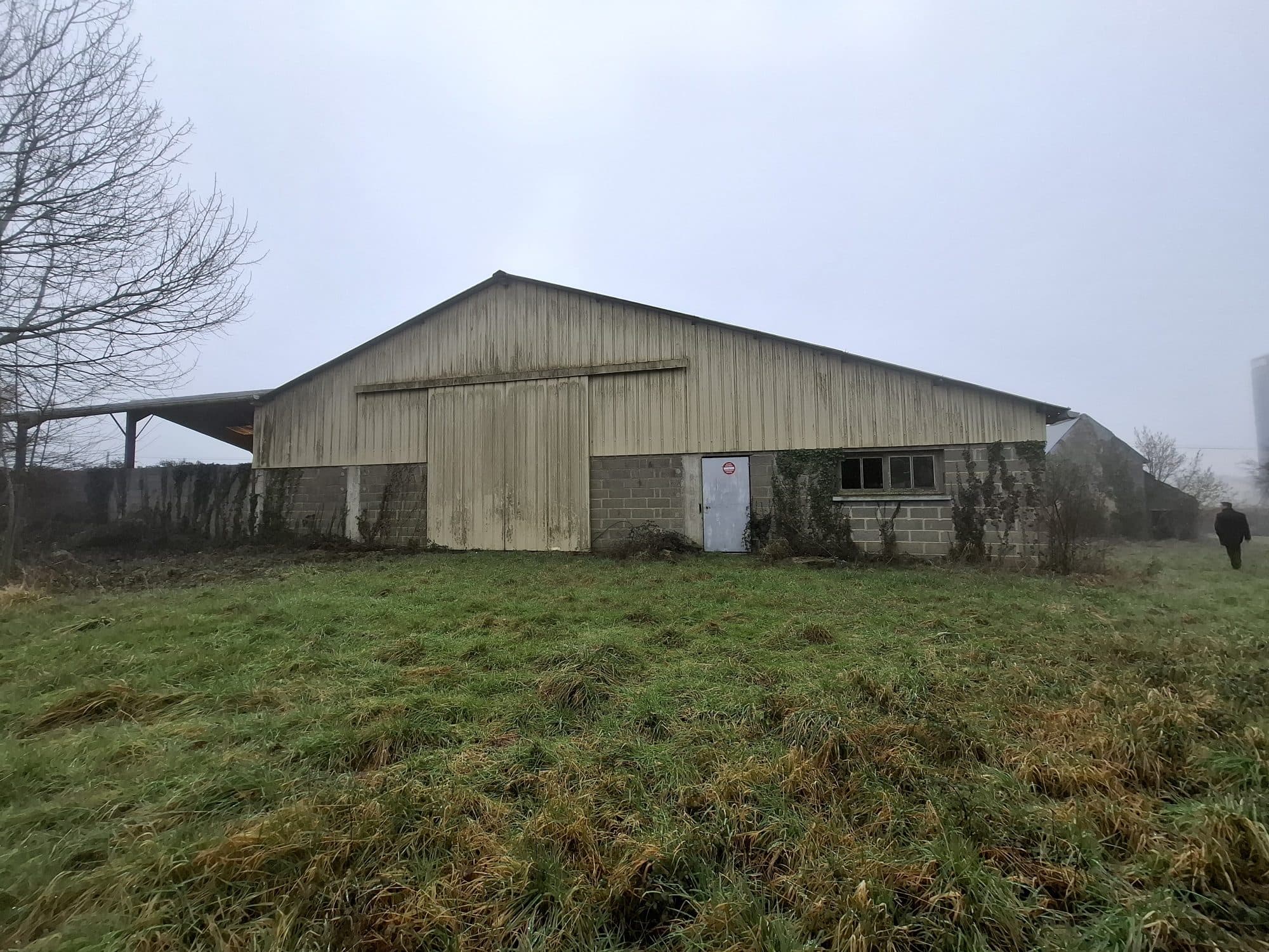 corp de ferme avec hangar + dépendance — photo 2