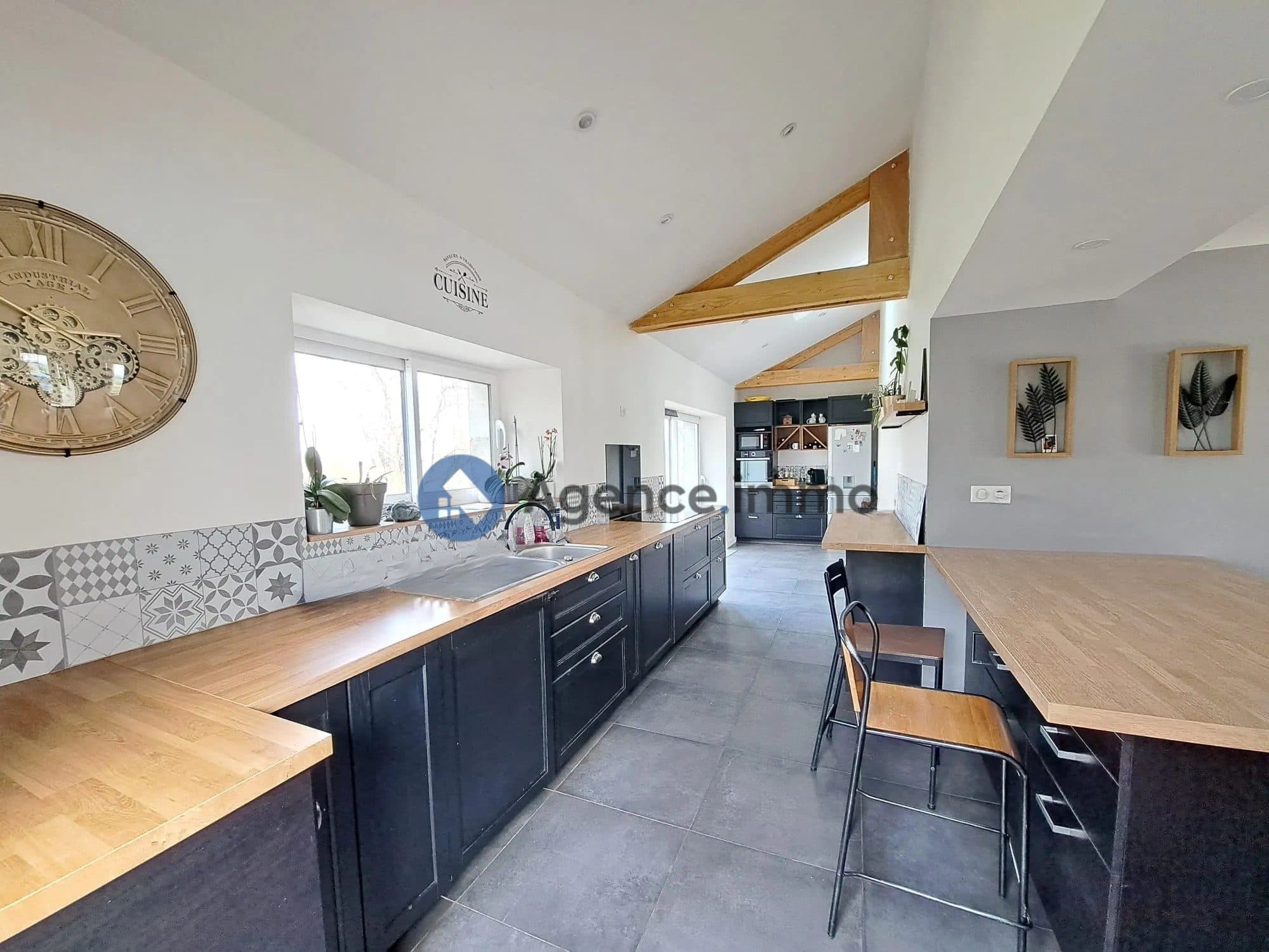 Corps de ferme rénovée, 5 chambres ,7000M2 terrain avec ses dépendances — photo 3