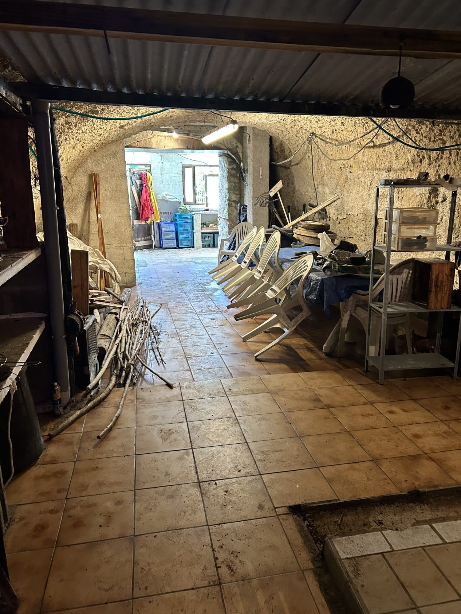 Cave ferstive avec jardin — photo 3