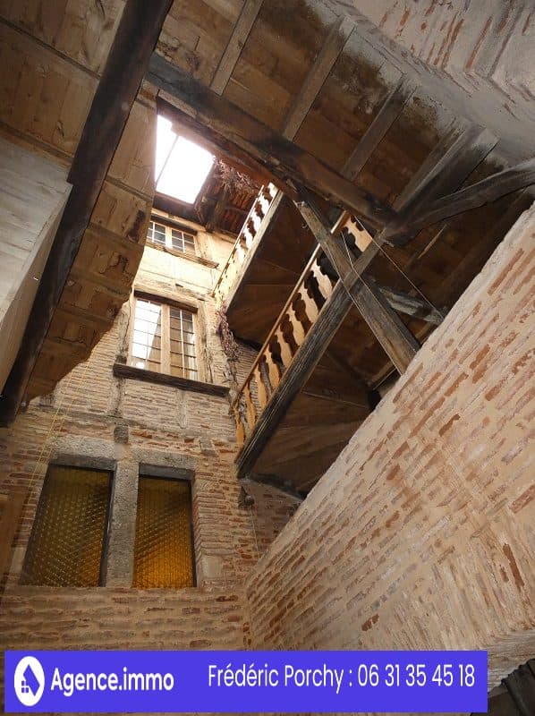 Superbe maison restaurée du 13ème siècle dans le centre historique de Cahors