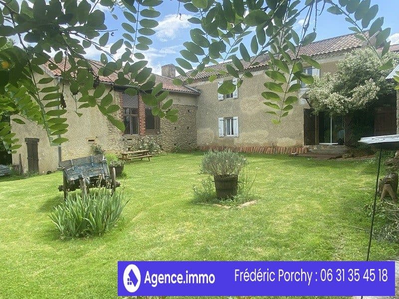 Maison ancienne rénovée de 154 m2 habitables avec jardin et dépendances