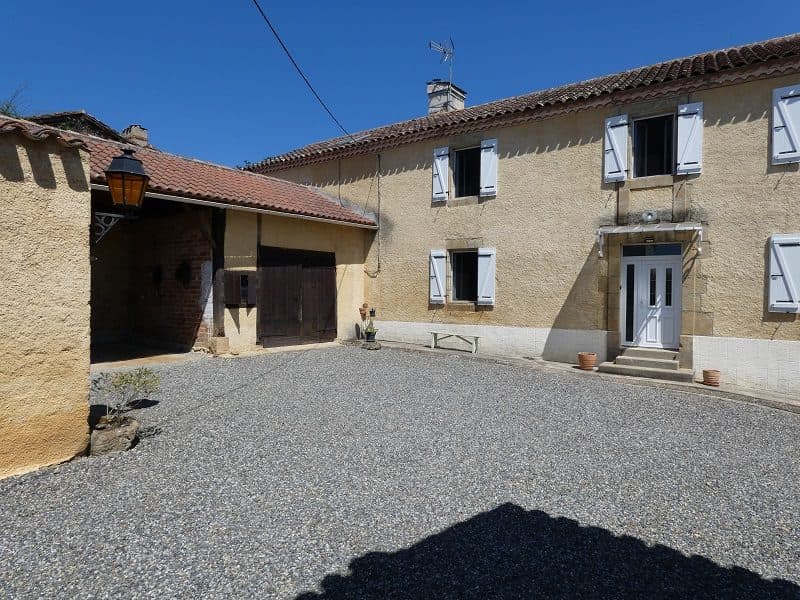 Maison ancienne rénovée de 154 m2 habitables avec jardin et dépendances — photo 2