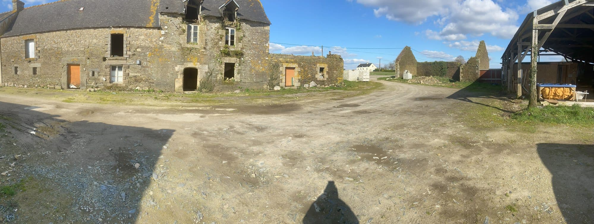 Authentique corps de ferme à rénover sur 3 429 m² de terrain, offrant un énorme potentiel de transformation. — photo 2