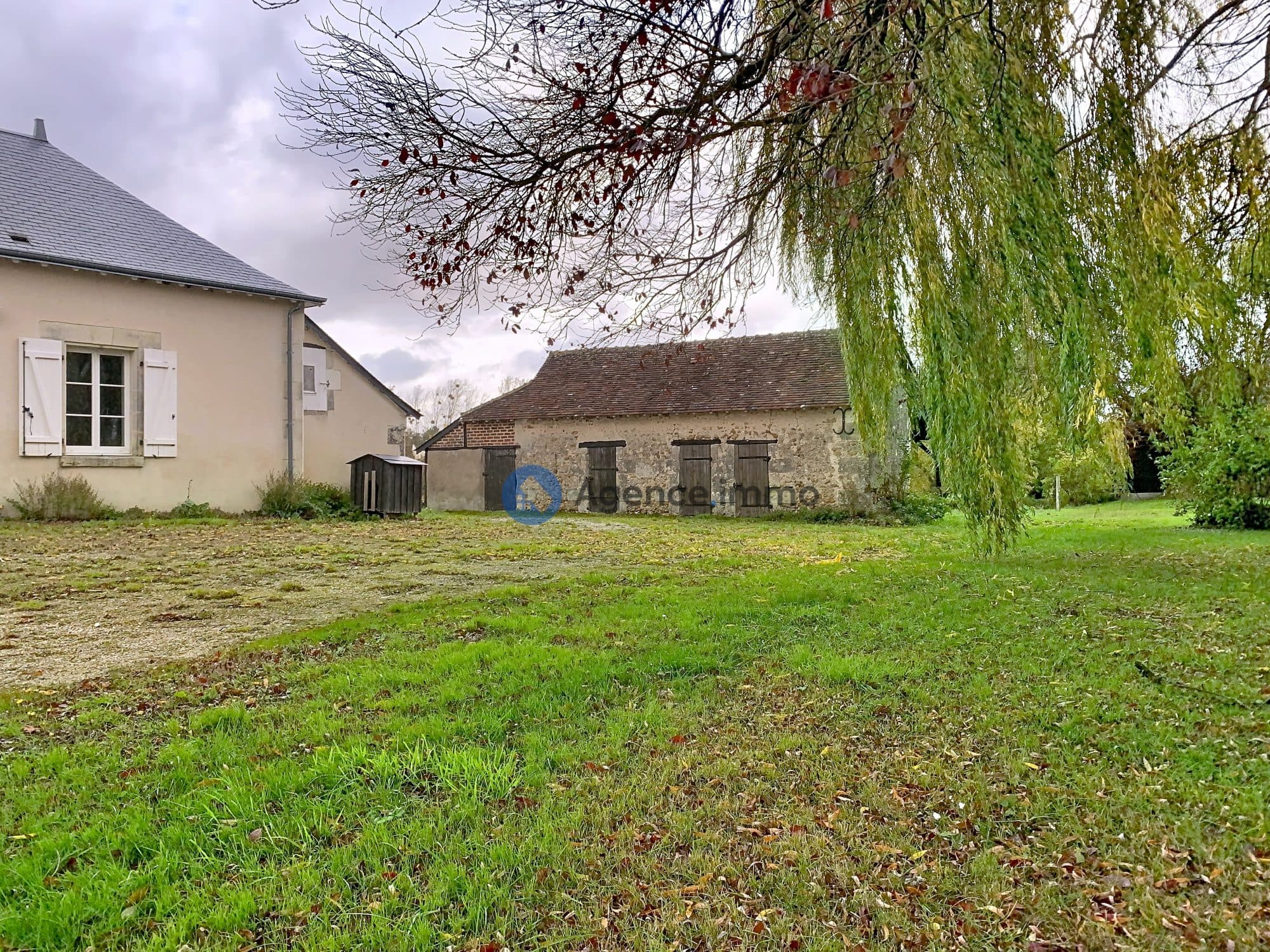 Ensemble immobilier de charme à Chateau La Vallière — photo 3