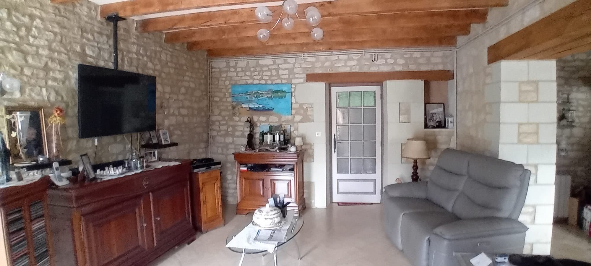 Maison traditionnelle 7 pièces avec jardin et dépendance