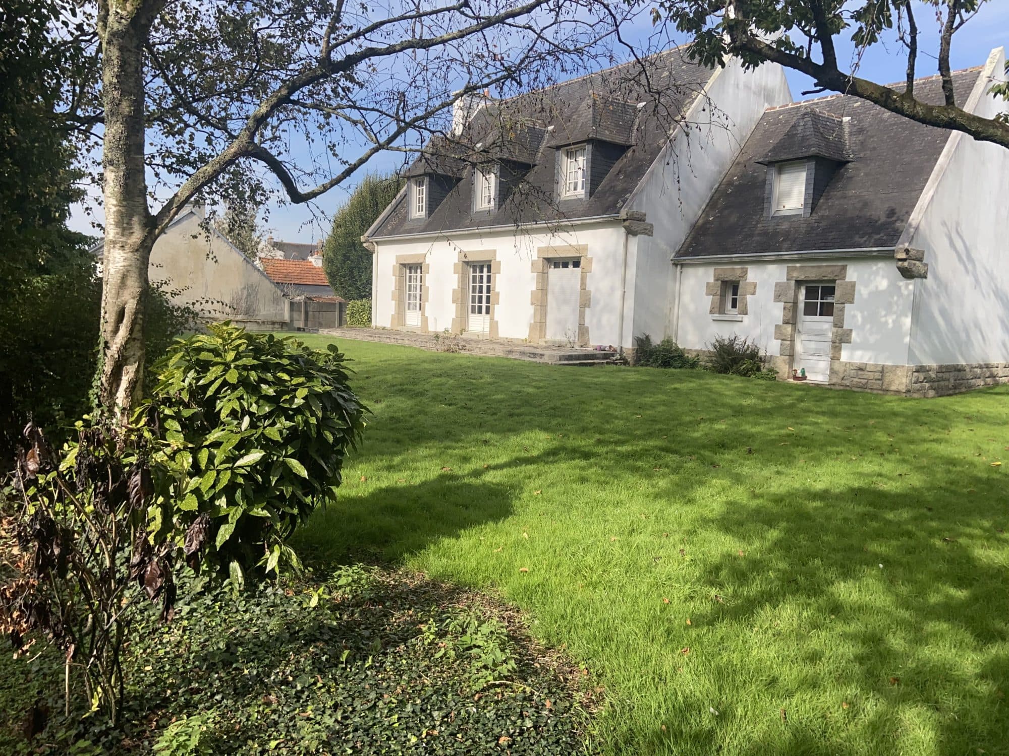 Maison familiale lumineuse avec grand jardin – tout à pied au cœur de Carhaix — photo 3