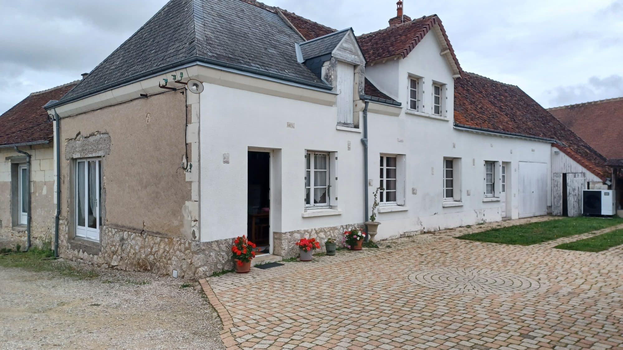 ANCIENNE DE BOURG AVEC VIE DE PLAIN-PIED ! — photo 2