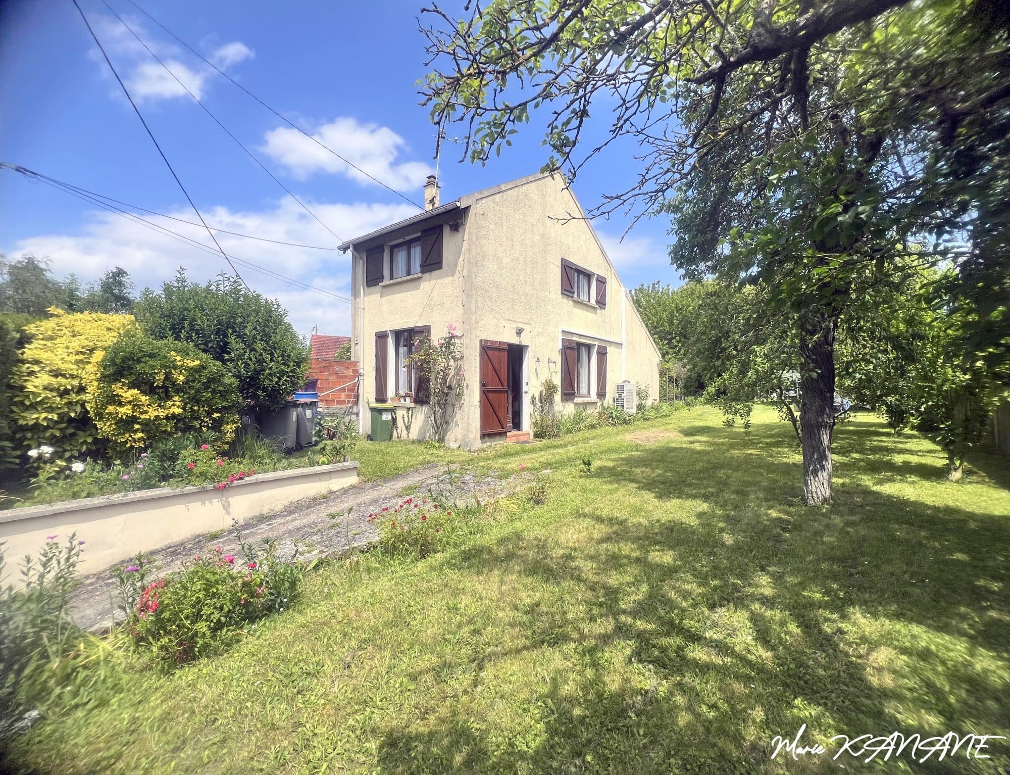 Maison à rafraîchir avec jardin et potentiel – Breuil-Bois-Robert