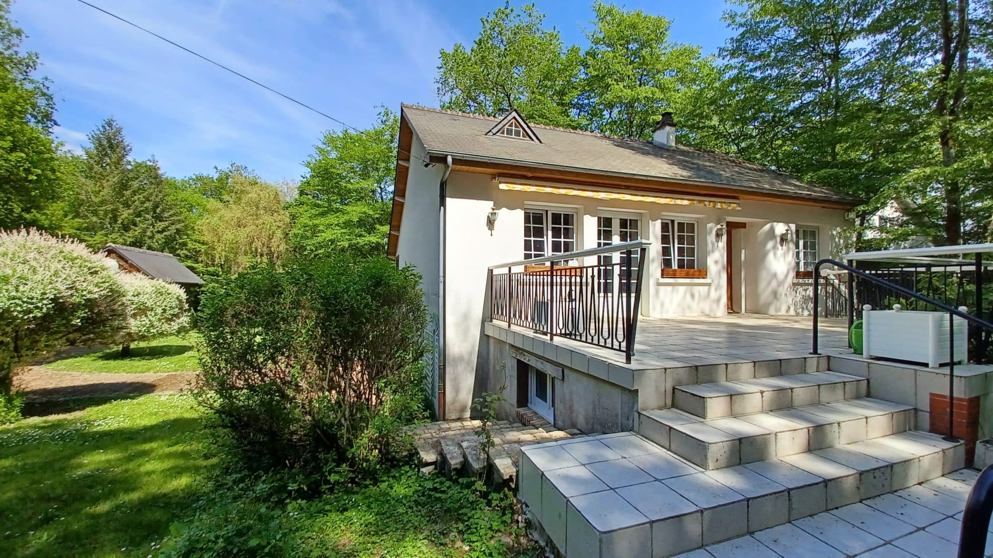Super environnement en coeur de village avec commerces — photo 3