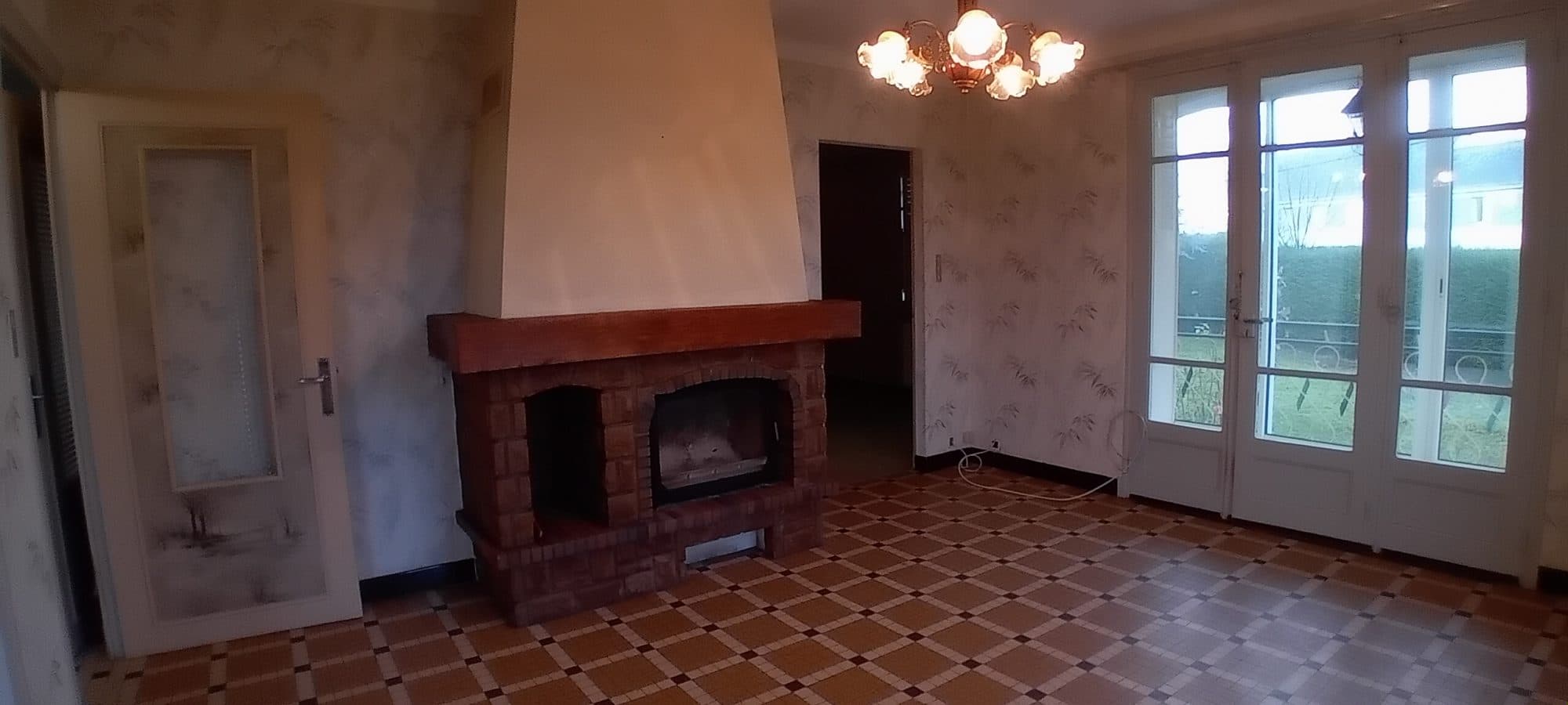 À VENDRE – Maison à rénover proche de tous commerces – Saint-Épain — photo 2