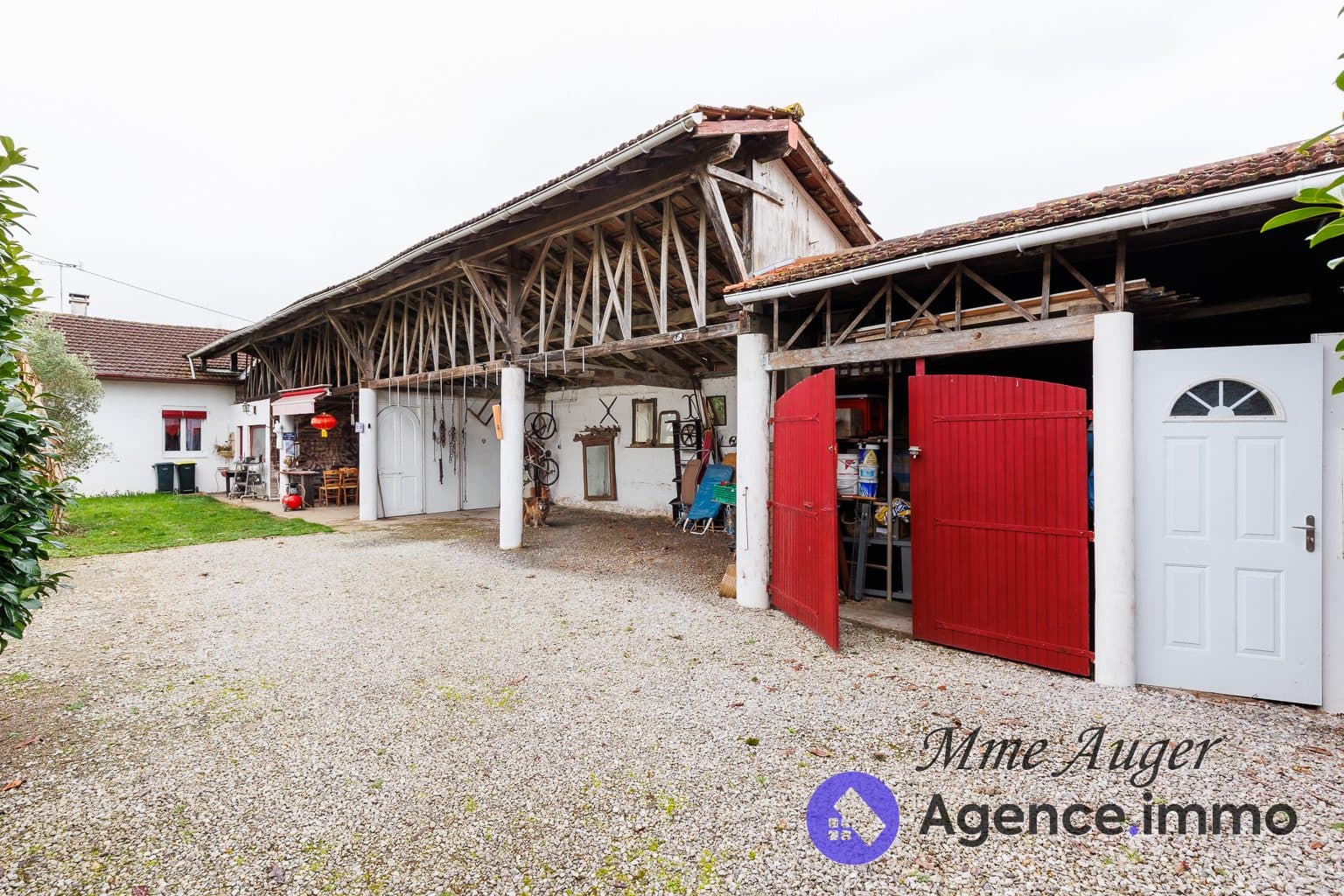 Maison plain-pied, 103m², 4 pièces, avec garage, jardin, dépendances