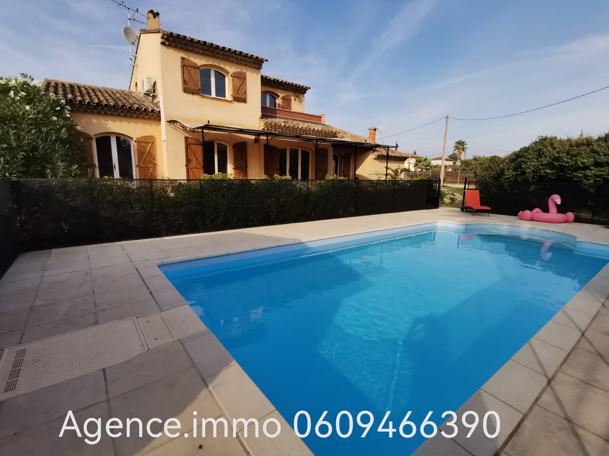 maison individuelle avec piscine de 32 m2 sur terrain de 1500 m2 quartier calme