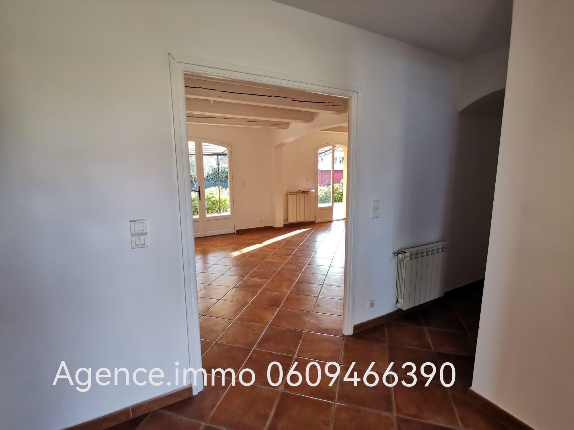 maison individuelle avec piscine de 32 m2 sur terrain de 1500 m2 quartier calme — photo 2