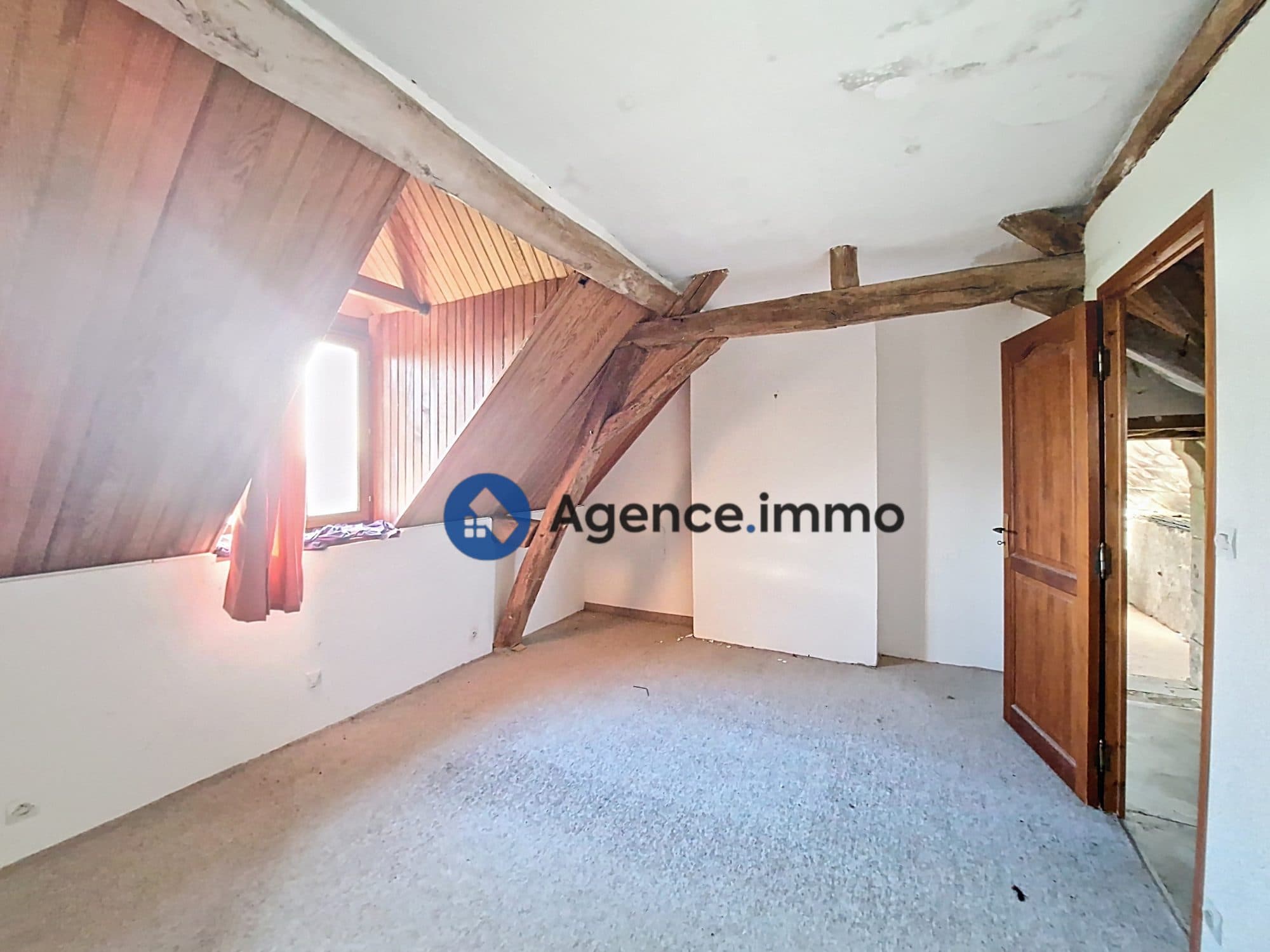 LONGERE ET GRANGE SUR PARCELLE DE 10268 M² — photo 3
