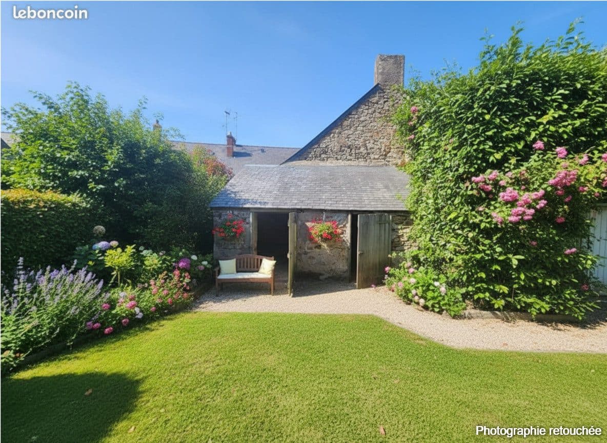 ✨ Rare en centre-bourg – Maison de ville en pierre avec jardin et dépendance ✨