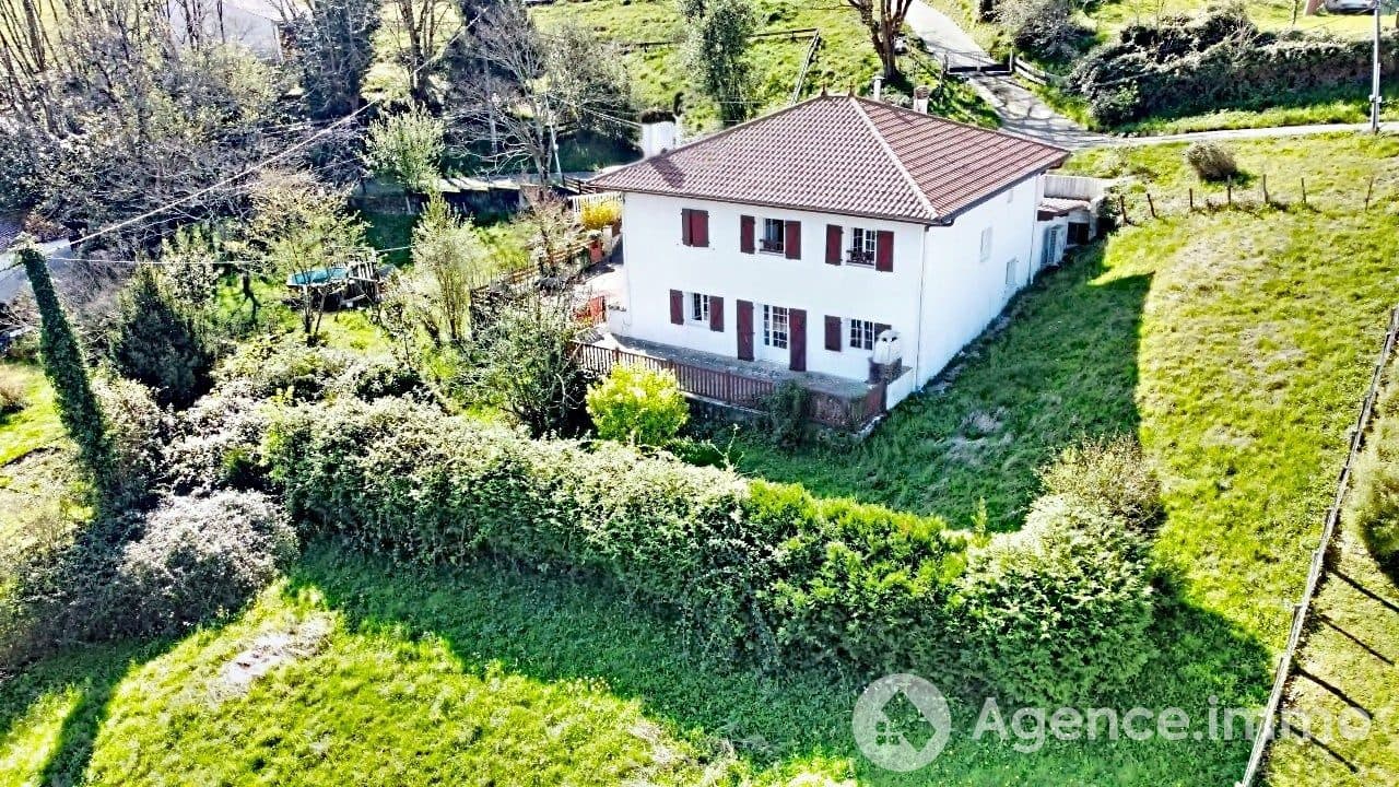 Maison 168 m² à Bardos