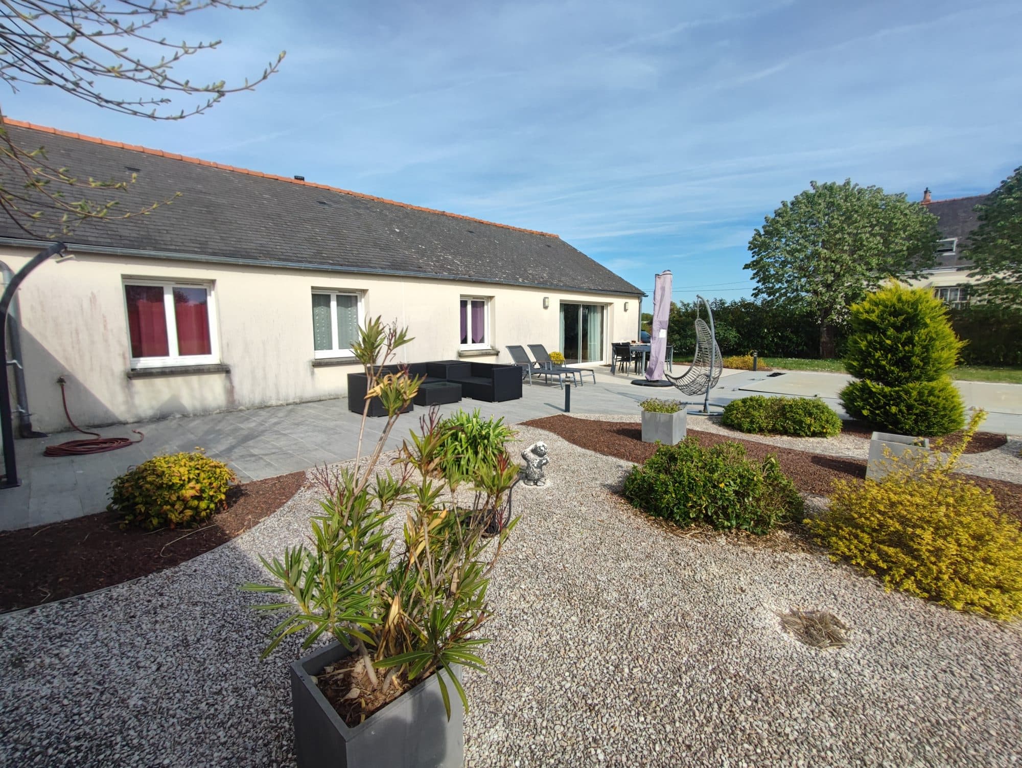Rare ! Maison contemporaine plain-pied+piscine-vue campagne-Joué Sud — photo 3