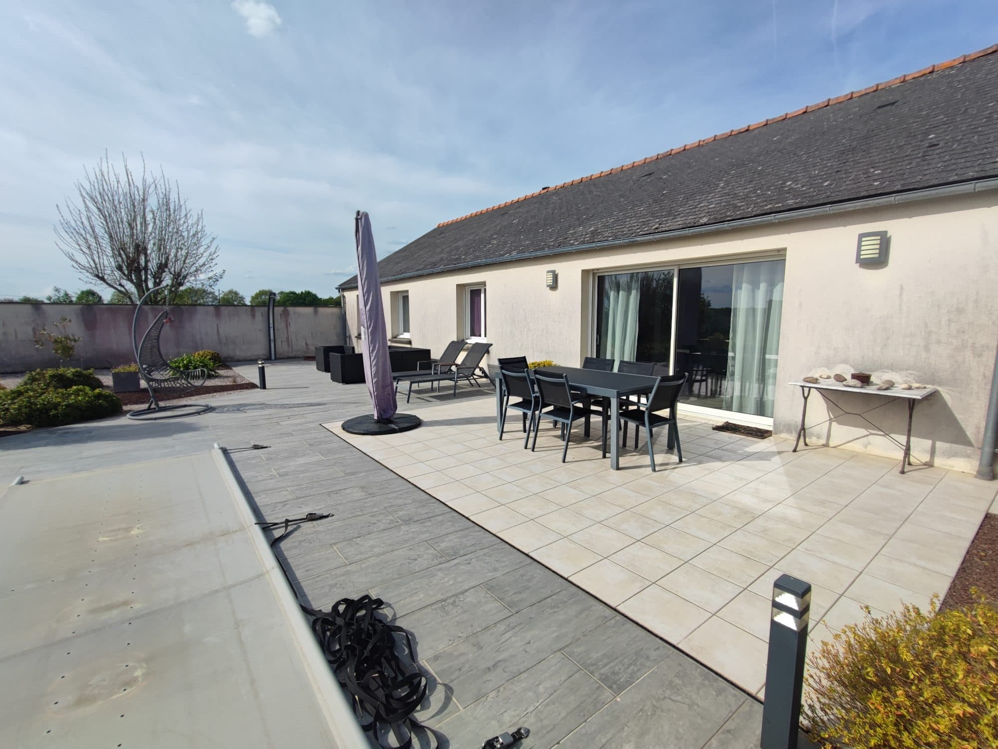 Rare ! Maison contemporaine plain-pied+piscine-vue campagne-Joué Sud — photo 2