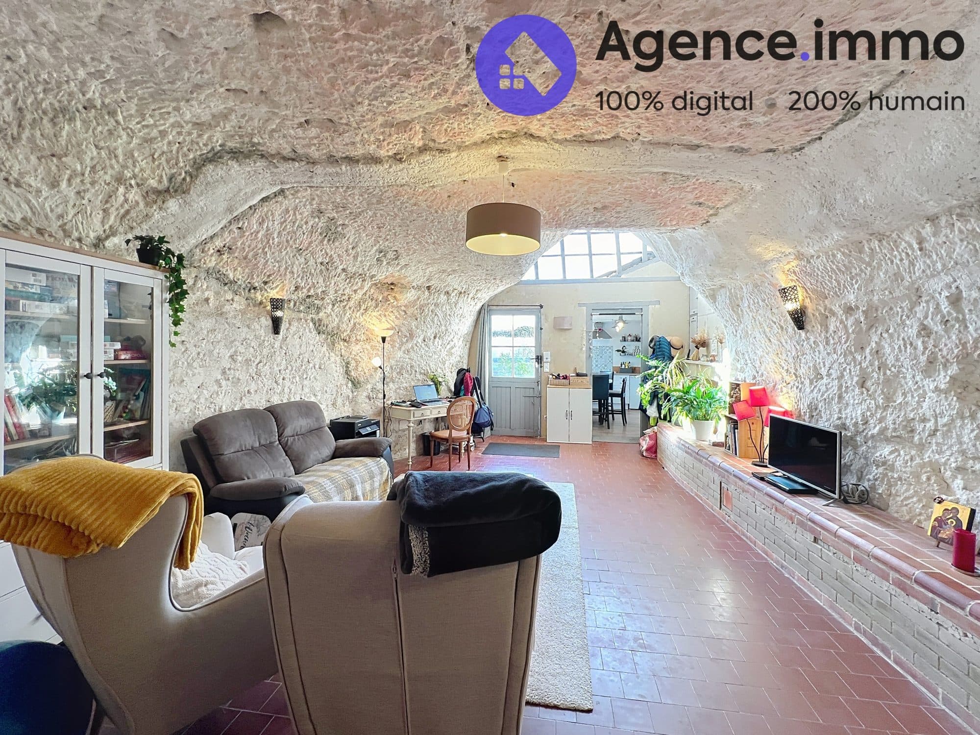 MAISON TROGLODYTIQUE D'EXCEPTION À ROCHECORBON – 349 m², 4 CHAMBRES, VUE SUR LA LOIRE