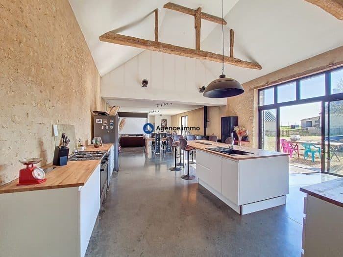 Maison 211 m² à Noyant-Villages