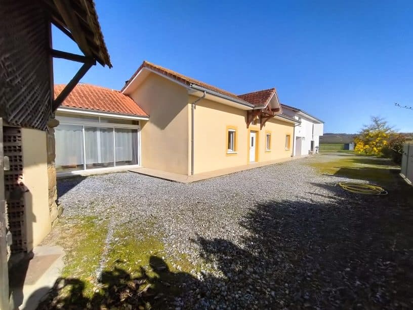 Projan (32) Belle maison ancienne rénovée avec dépendances en vente au meilleur offrant” — photo 2
