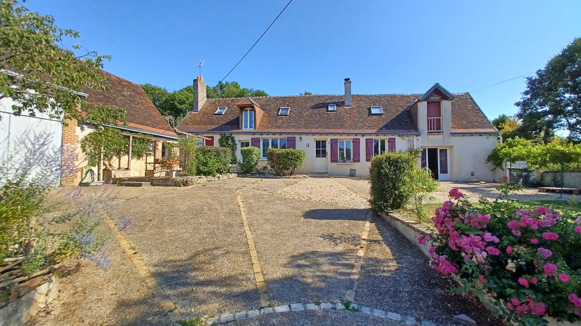 Maison de campagne avec 4.4HA prairie et bois ! — photo 2