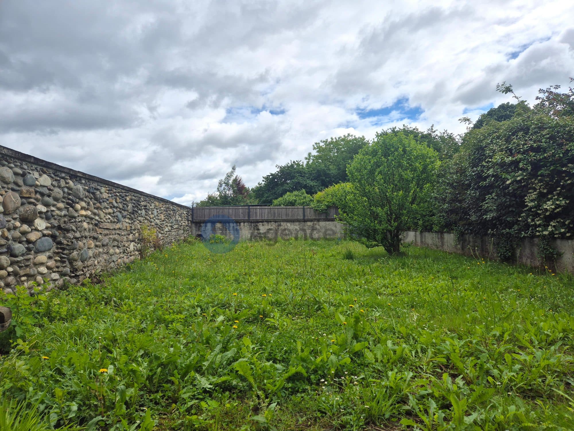 MAISON DE VILLAGE BÉARNAISE DU 17EME SIÈCLE, T4 DE 96M2 AVEC PETIT JARDIN, GARAGE.